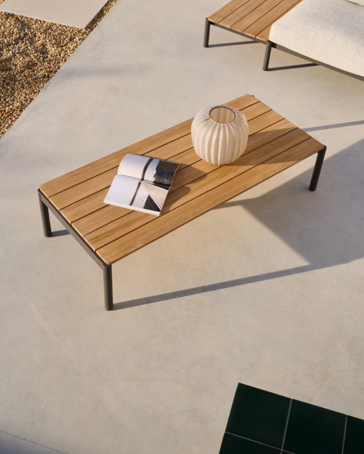 Sorells external coffee table. Towe wood with a gray base