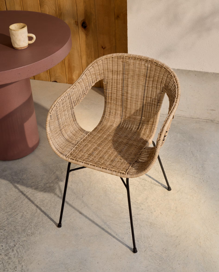 Externer Stuhl Eltiera Rattan Synthetic mit einer Stahlbasis