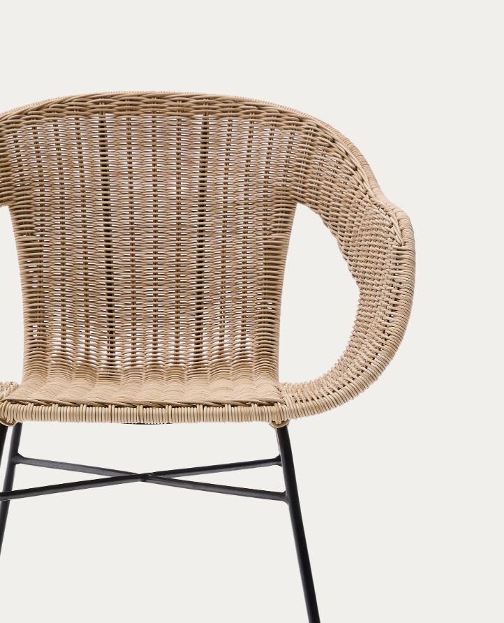 Externer Stuhl Eltiera Rattan Synthetic mit einer Stahlbasis