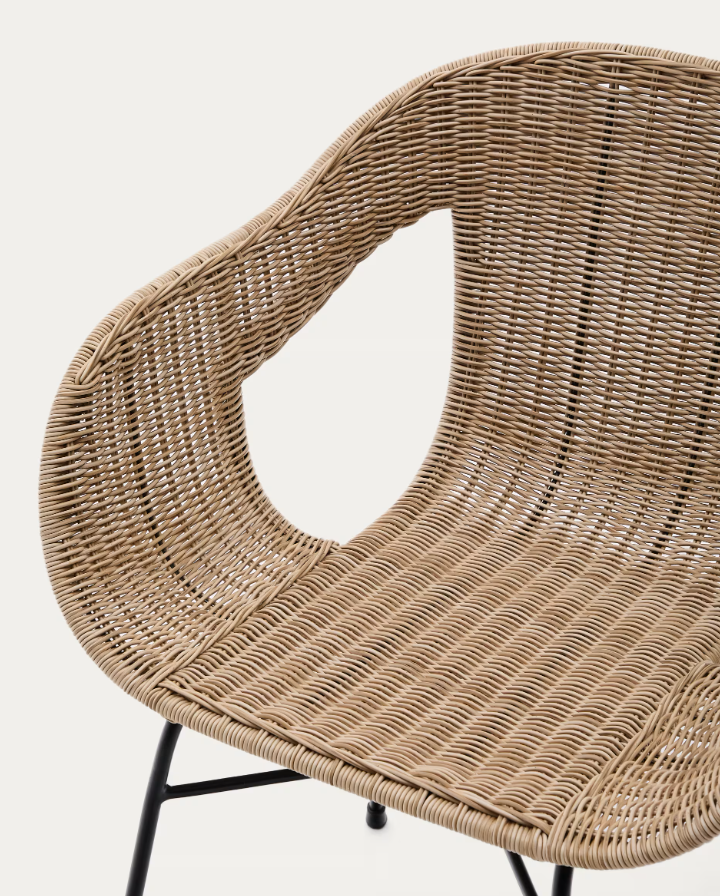 Externer Stuhl Eltiera Rattan Synthetic mit einer Stahlbasis