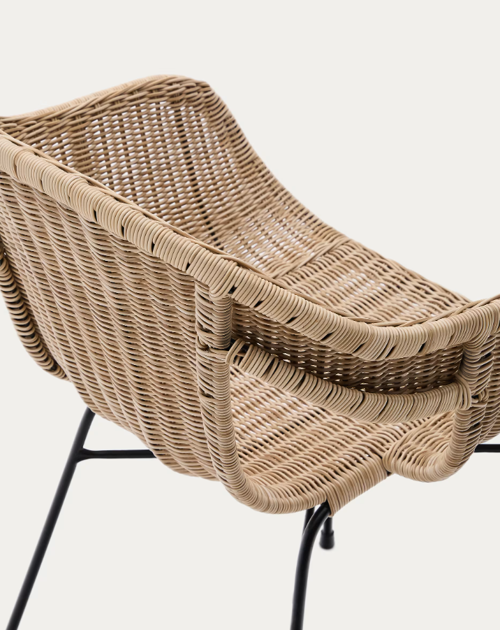 Externer Stuhl Eltiera Rattan Synthetic mit einer Stahlbasis