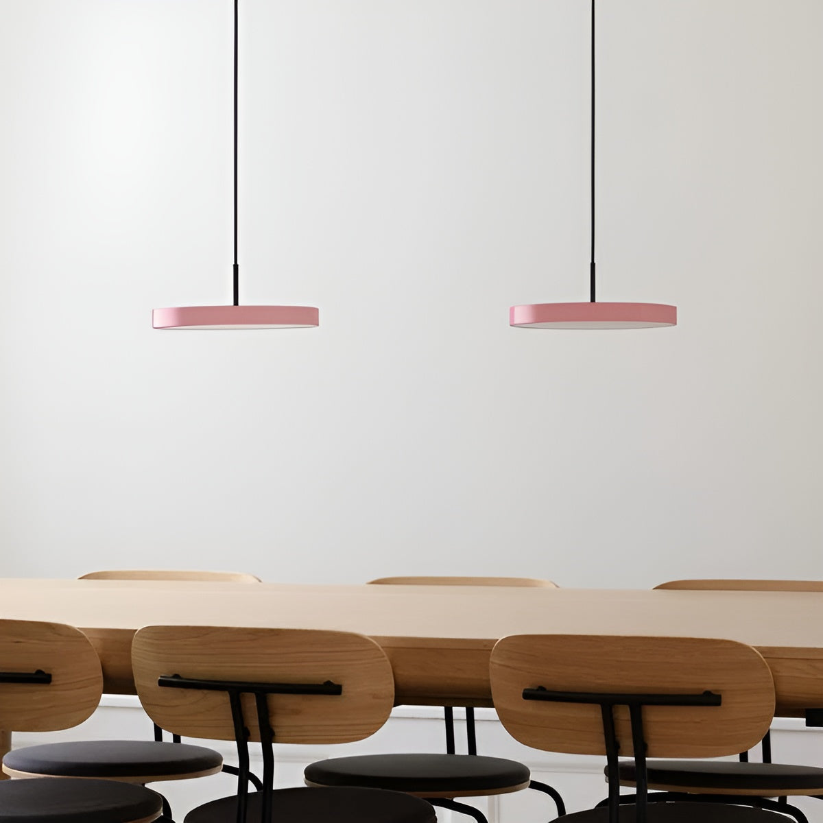 Lampa wisząca ASTERIA PLUS jasnoróżowy z czarną wstawką