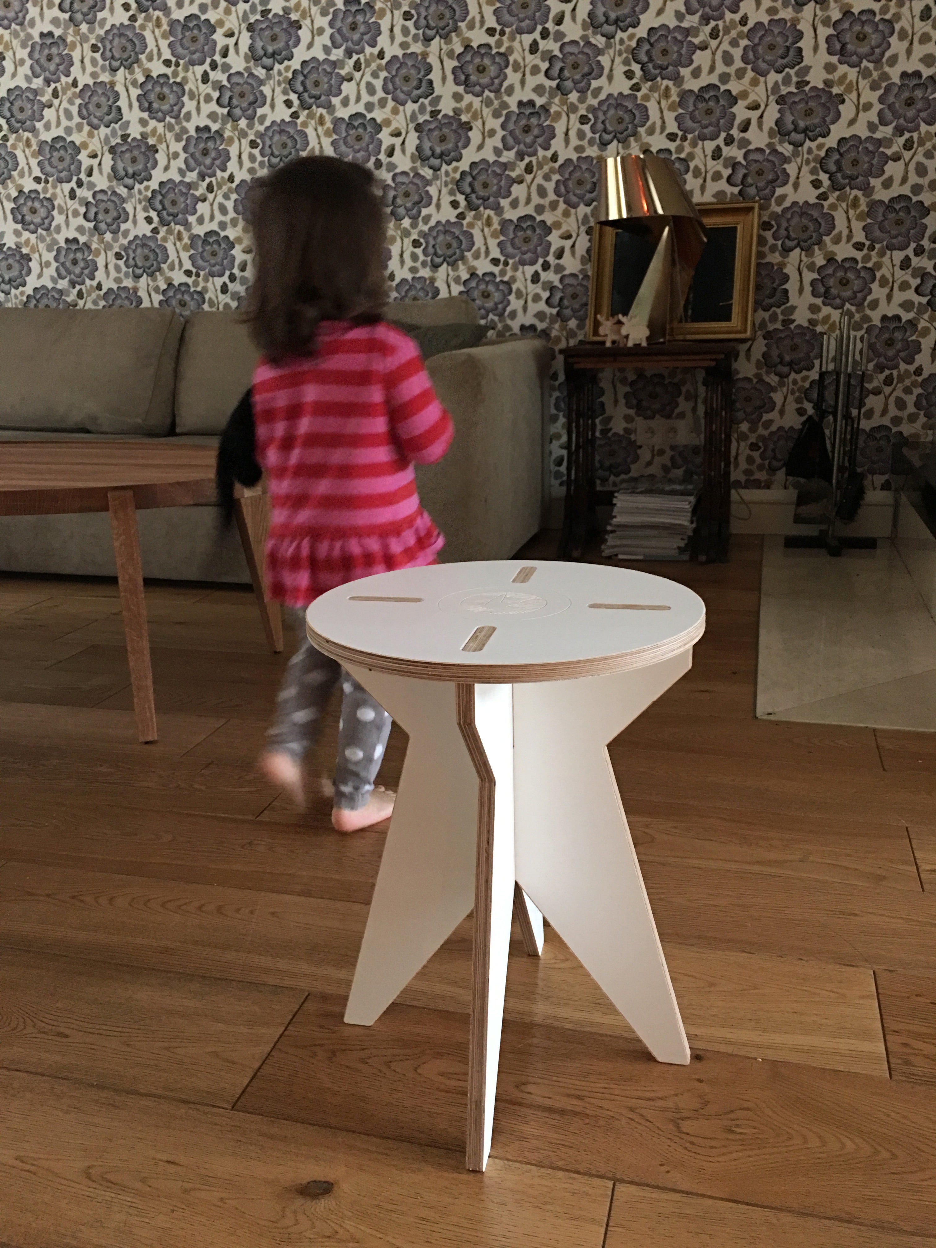 ST STOOL white