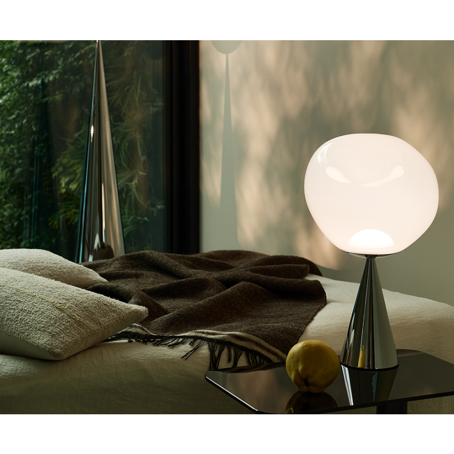 Melt opalescent table lamp with a black base