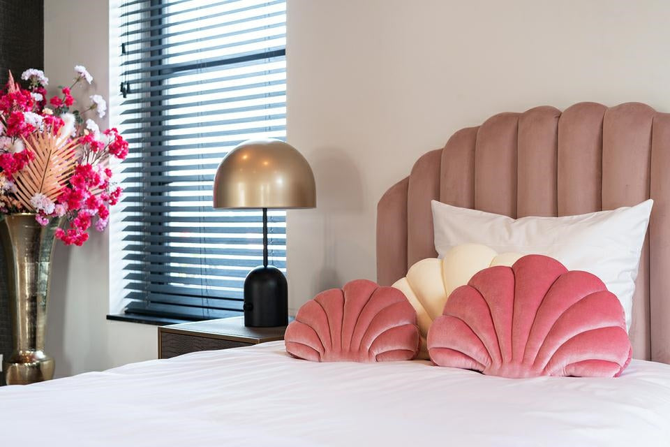 Łóżko BELMOND różowy Richmond Interiors    Eye on Design