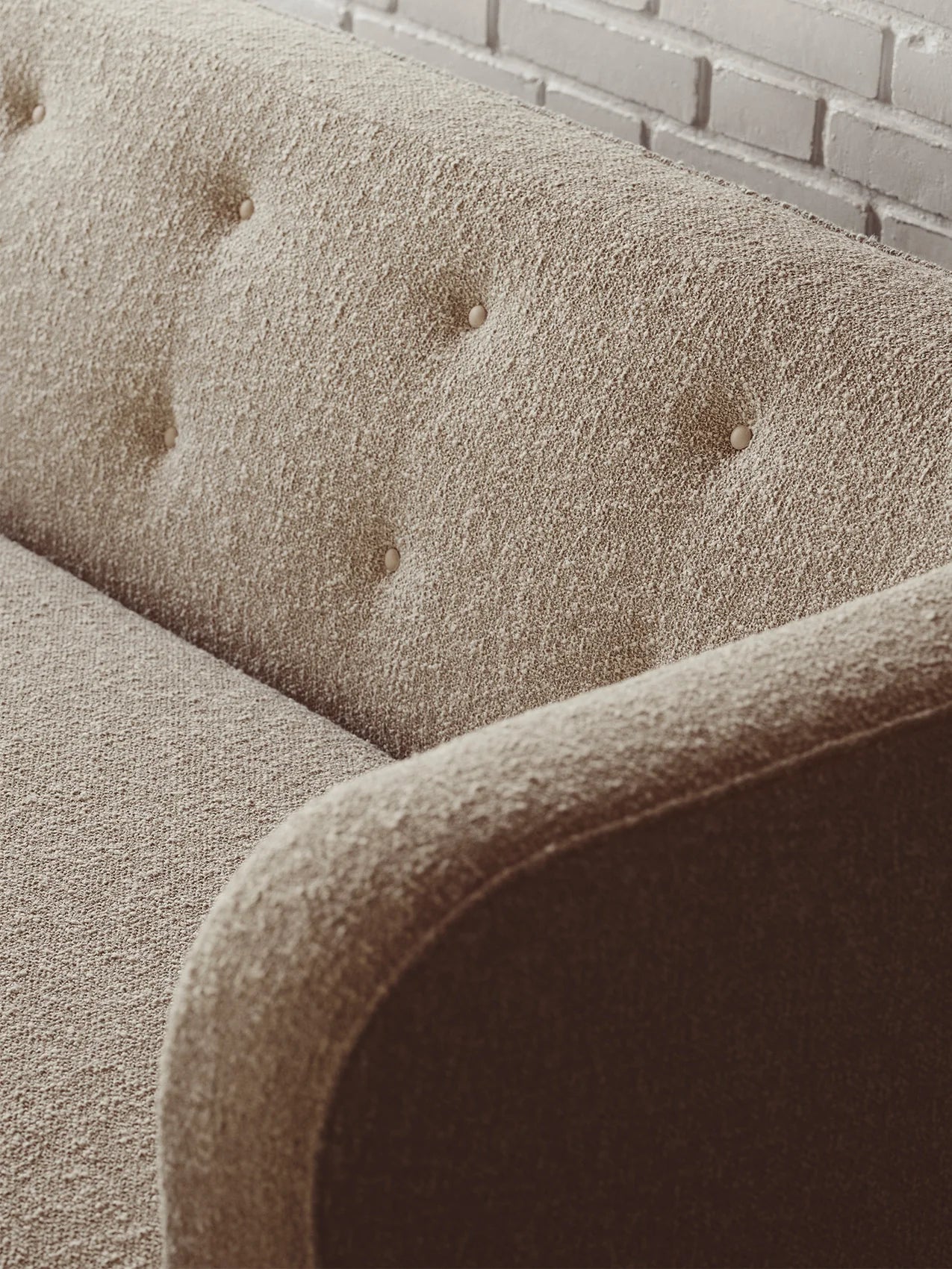 Sofa VILHELM beige mit Eichenbasis