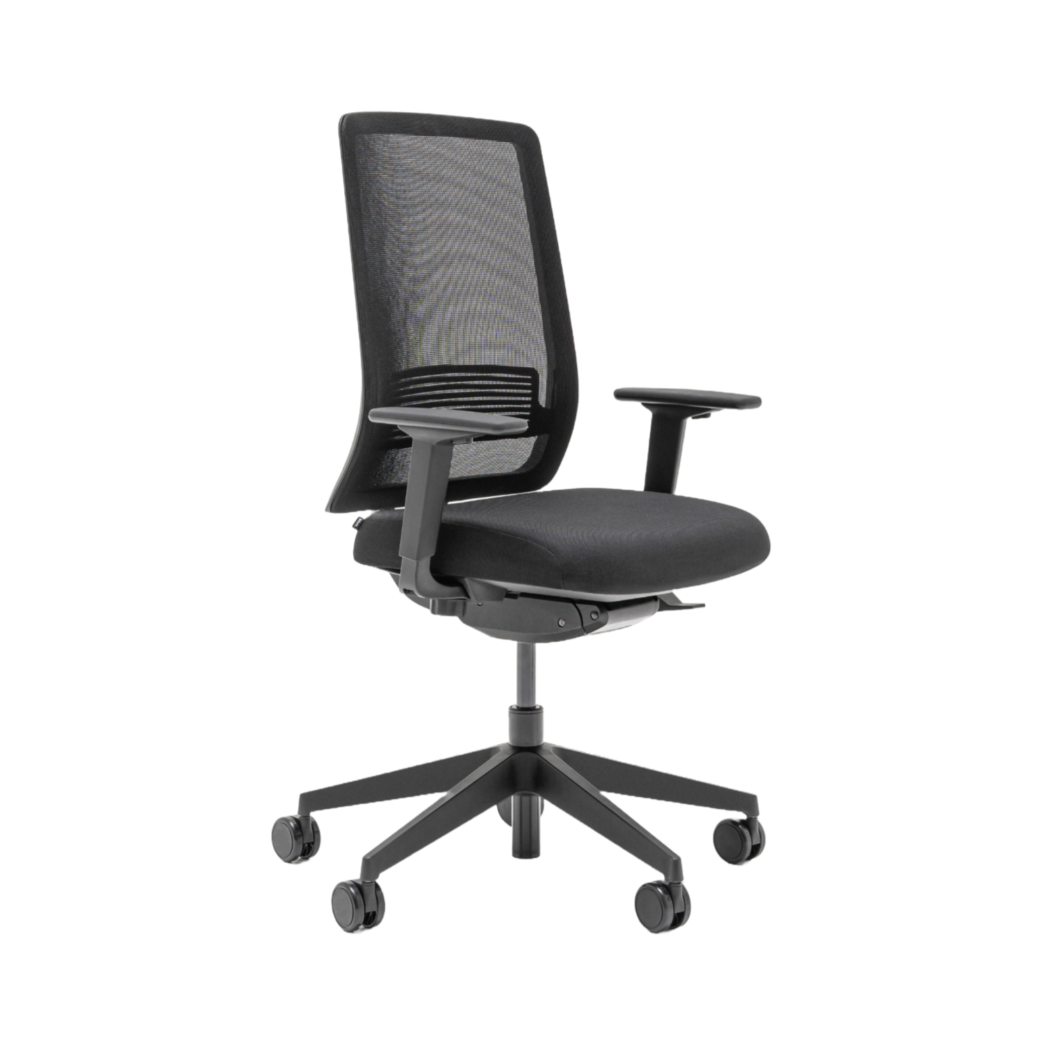 Apex Office Chair mit Rädern zu einer weichen Oberfläche