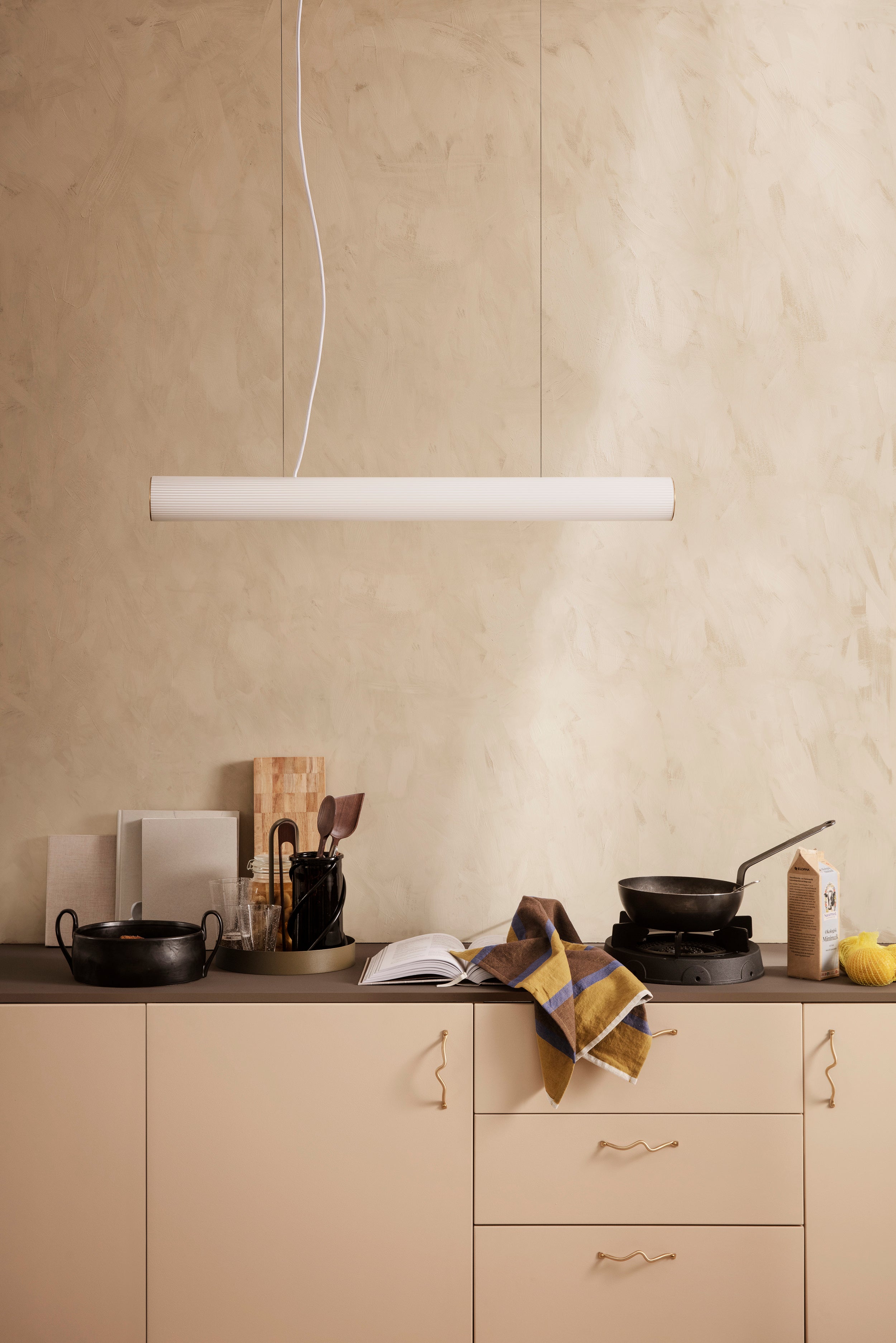 Lampa wisząca VUELTA biały z mosiężnym wykończeniem