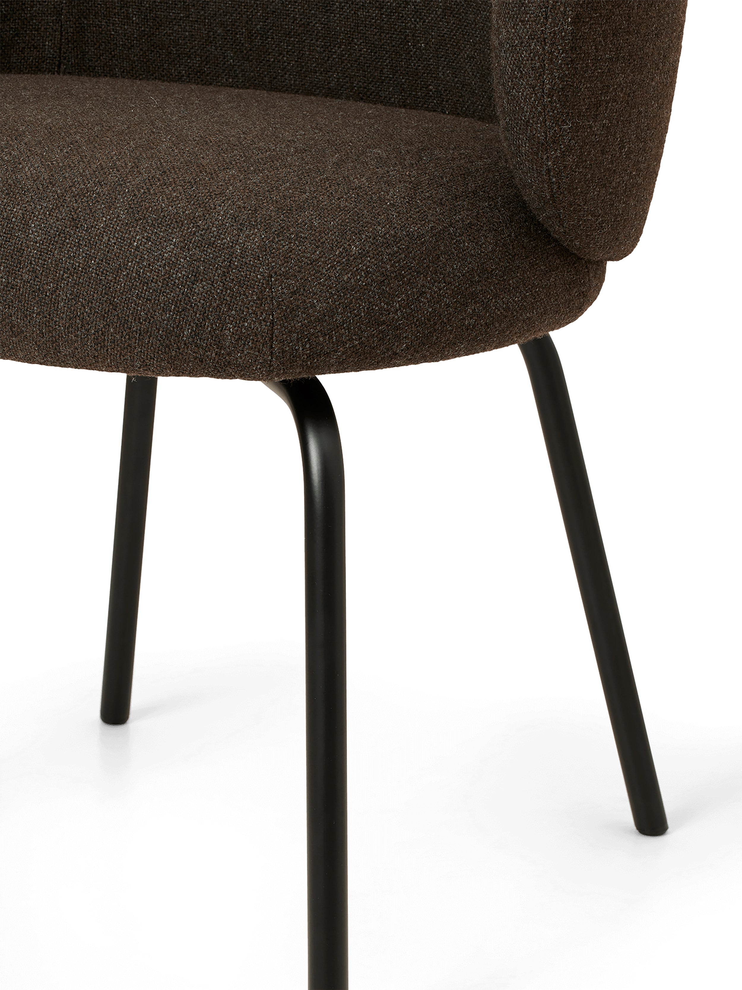 Chair with armrests Rico Hallingdal dark brown with a black base