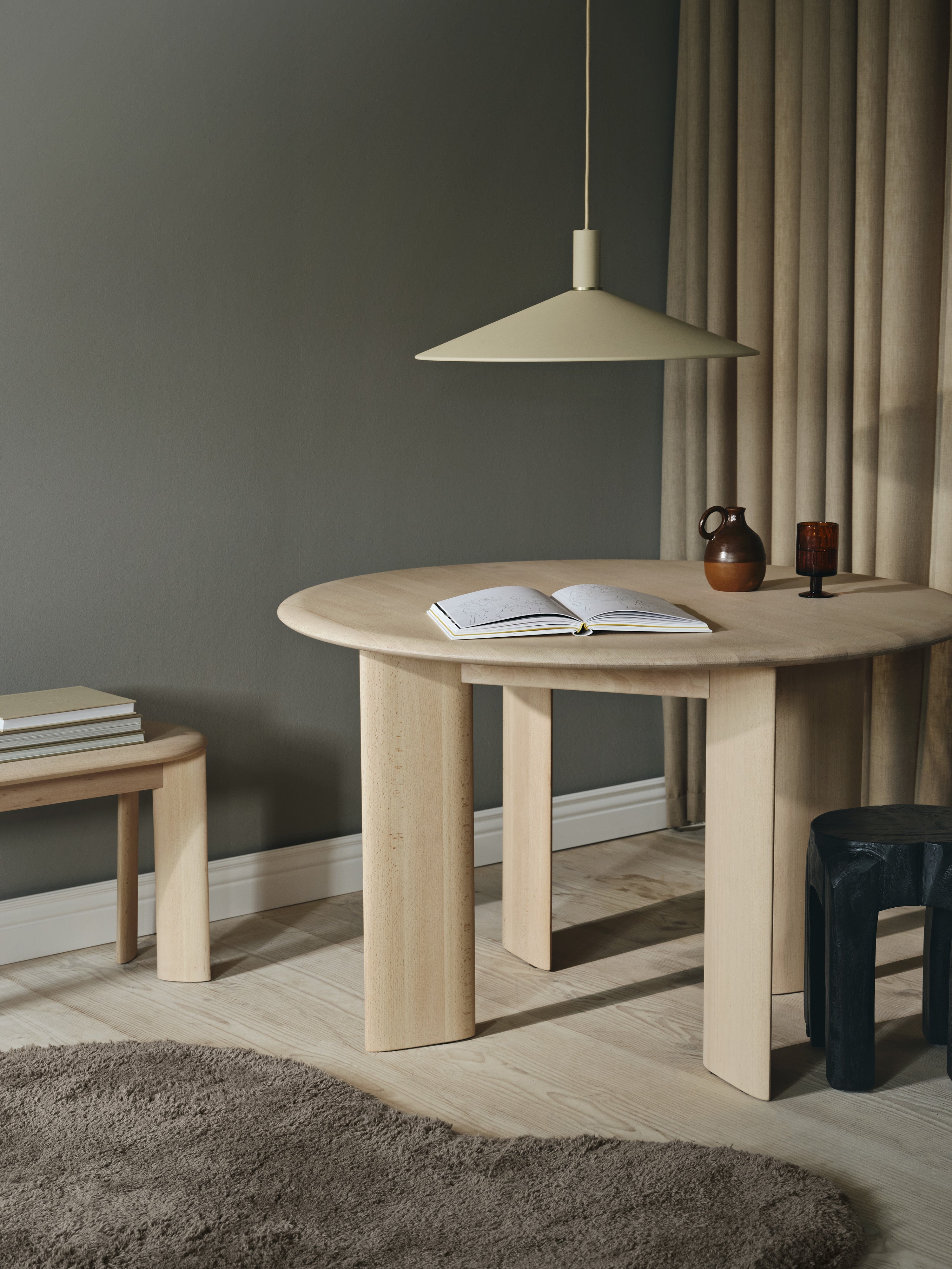Bevel beech round table painted black