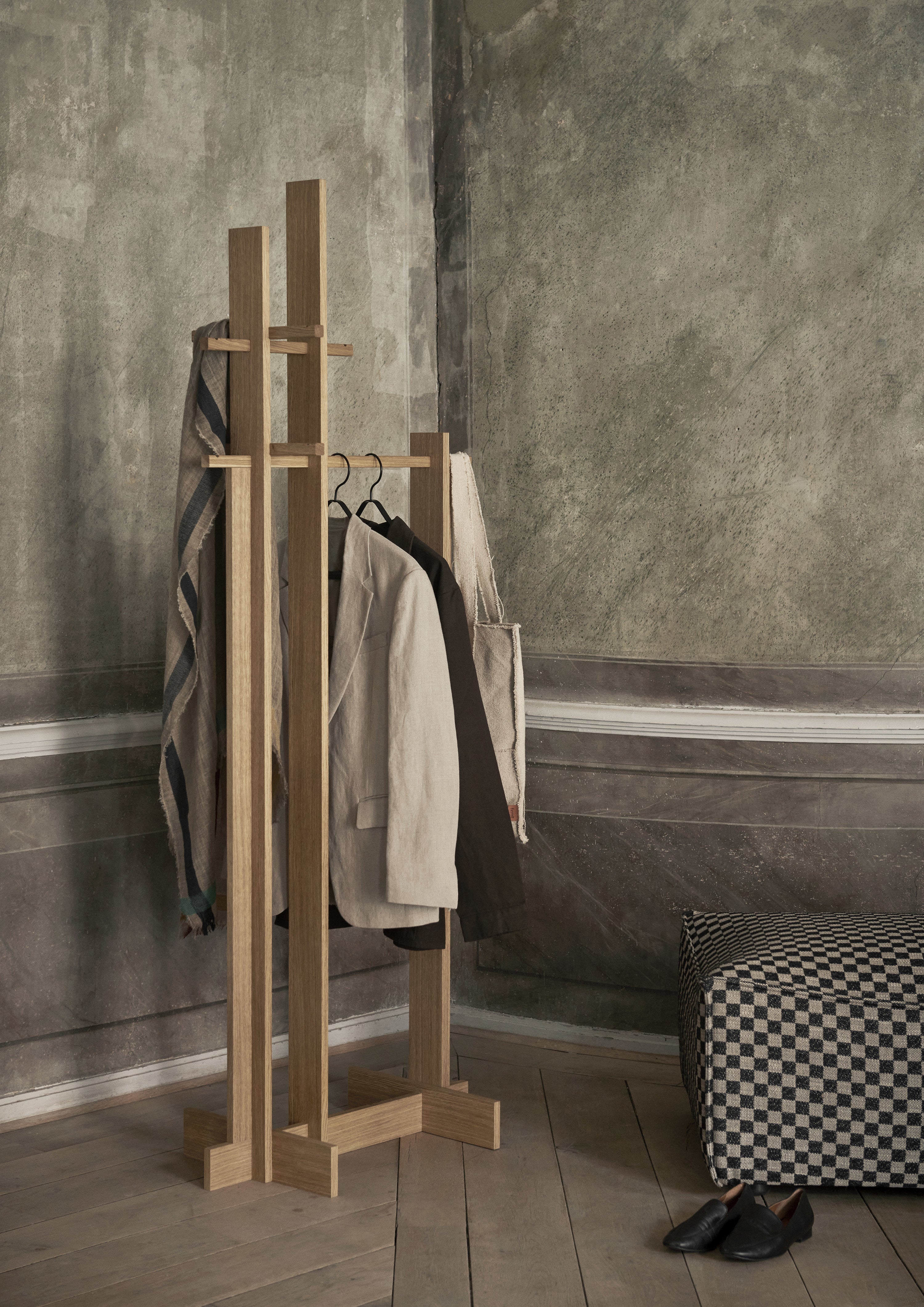 Wieszak na ubrania BRIDGE CLOTHES STAND fornir dębowy