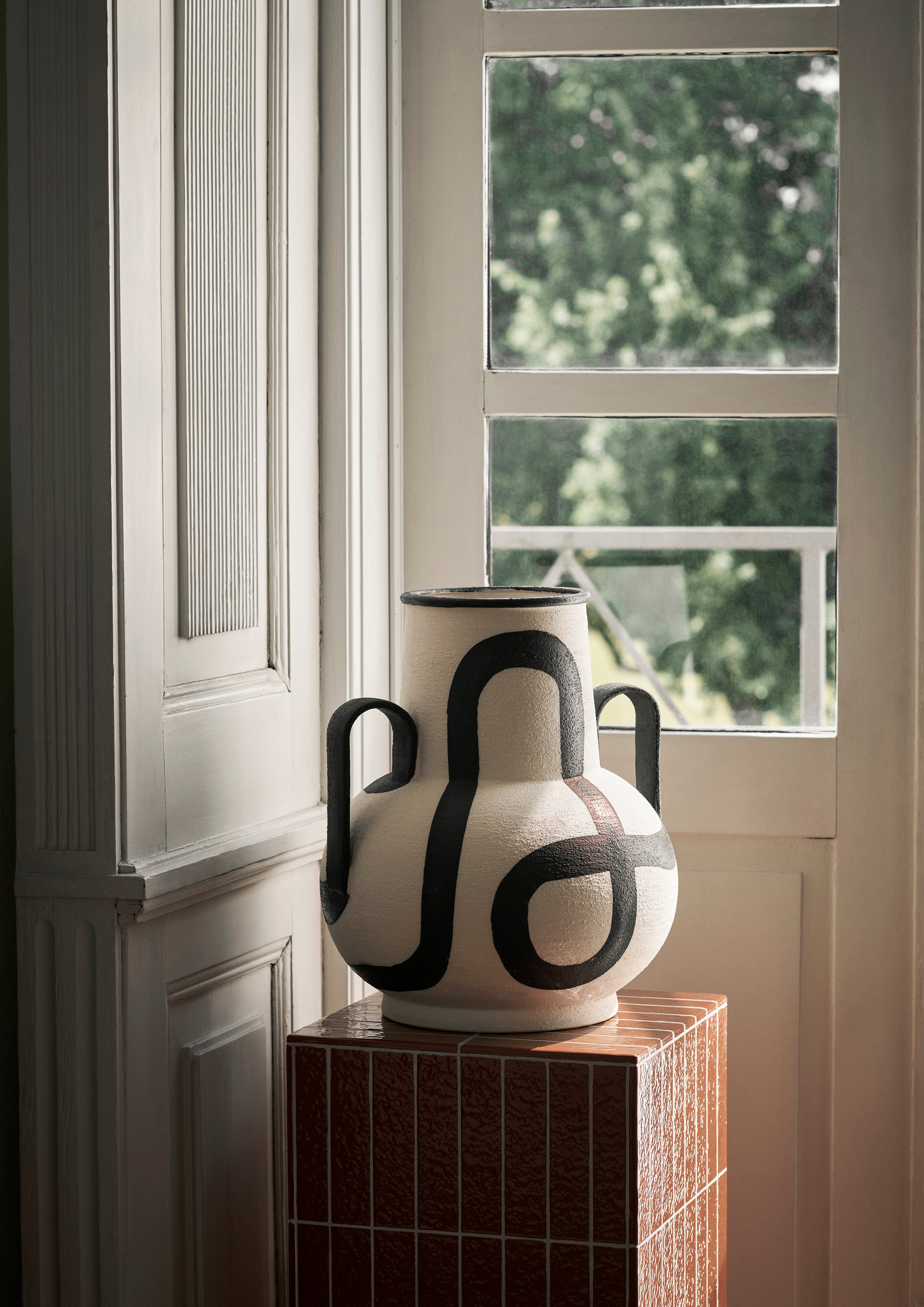 PILLAR PEDESTAL side table brown concrete