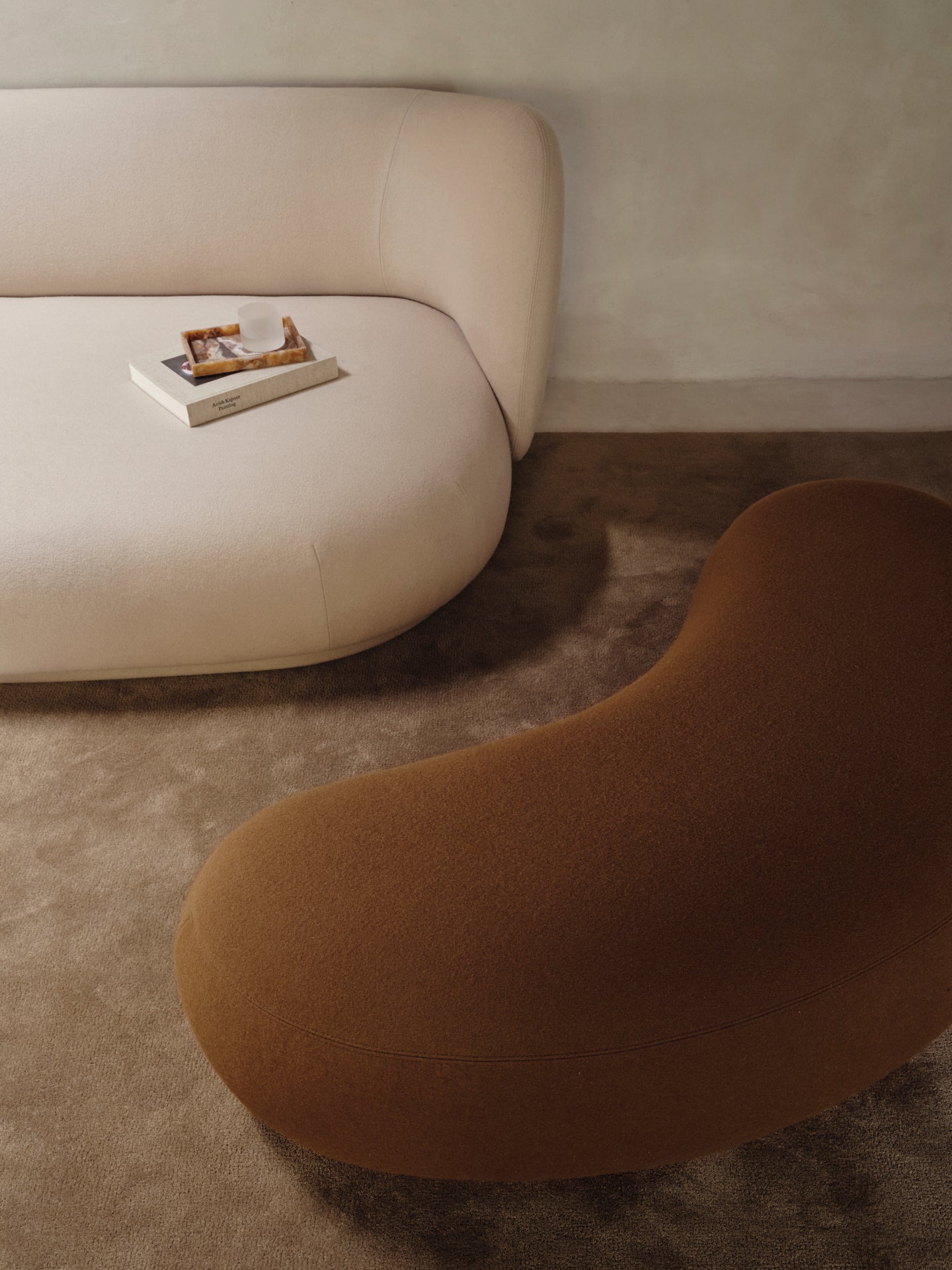 Otomana RICO LOUNGER Bouclé złamana biel