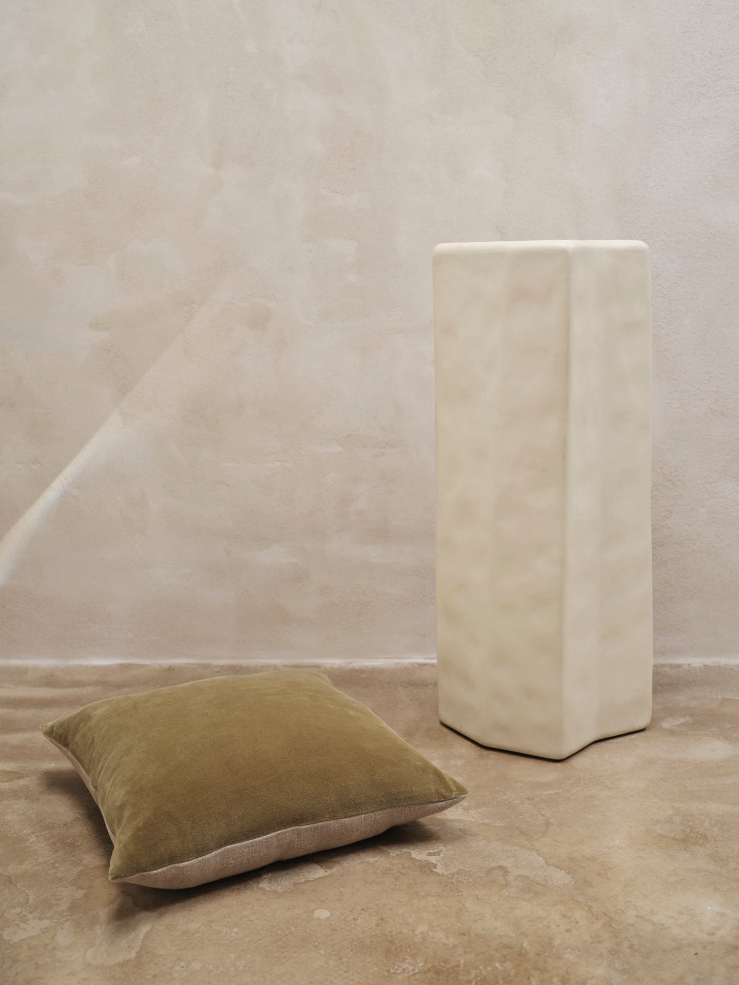 Staffa Side Table gebrochen weiß gebrochen