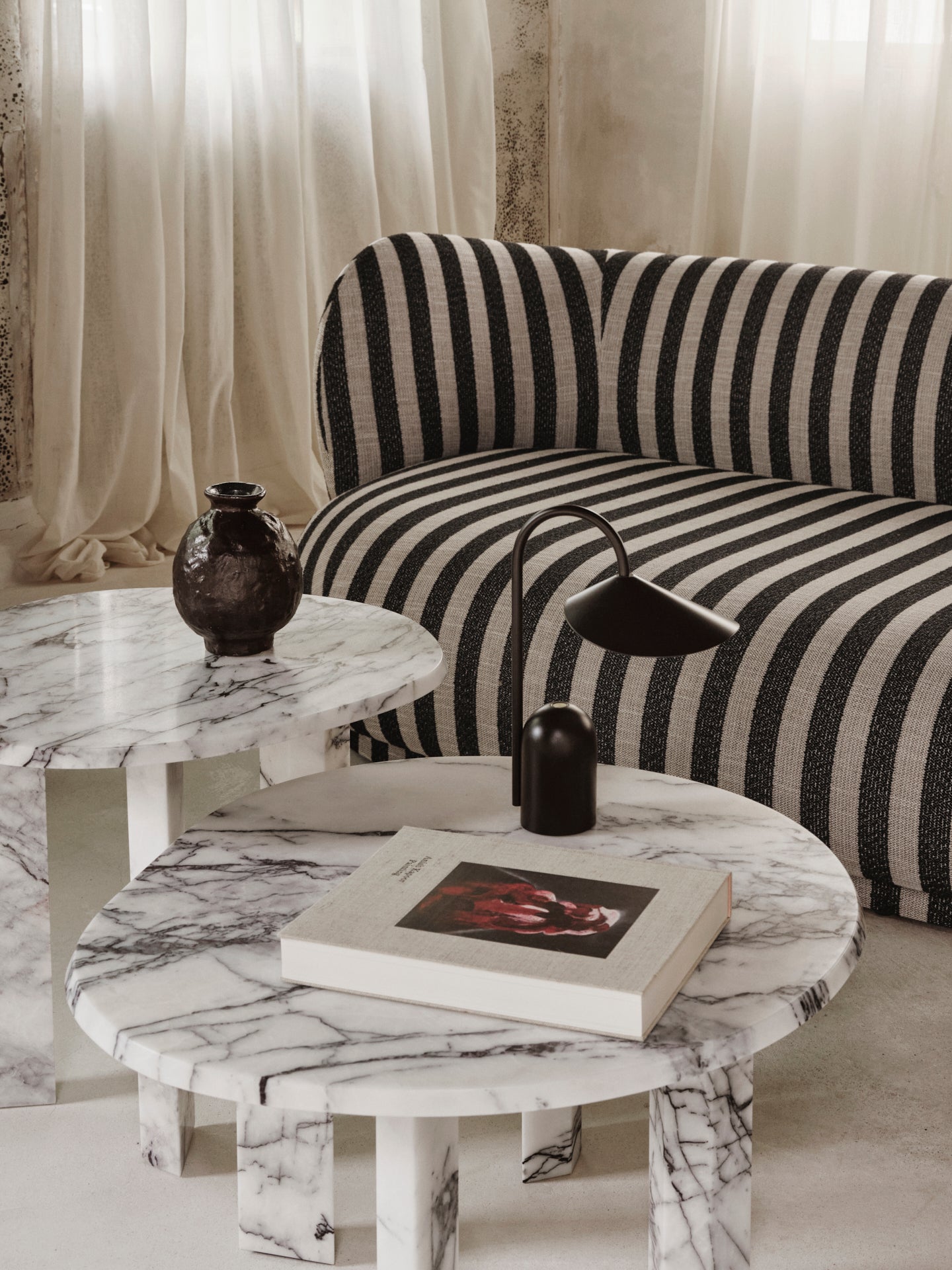Taula coffee table white marble