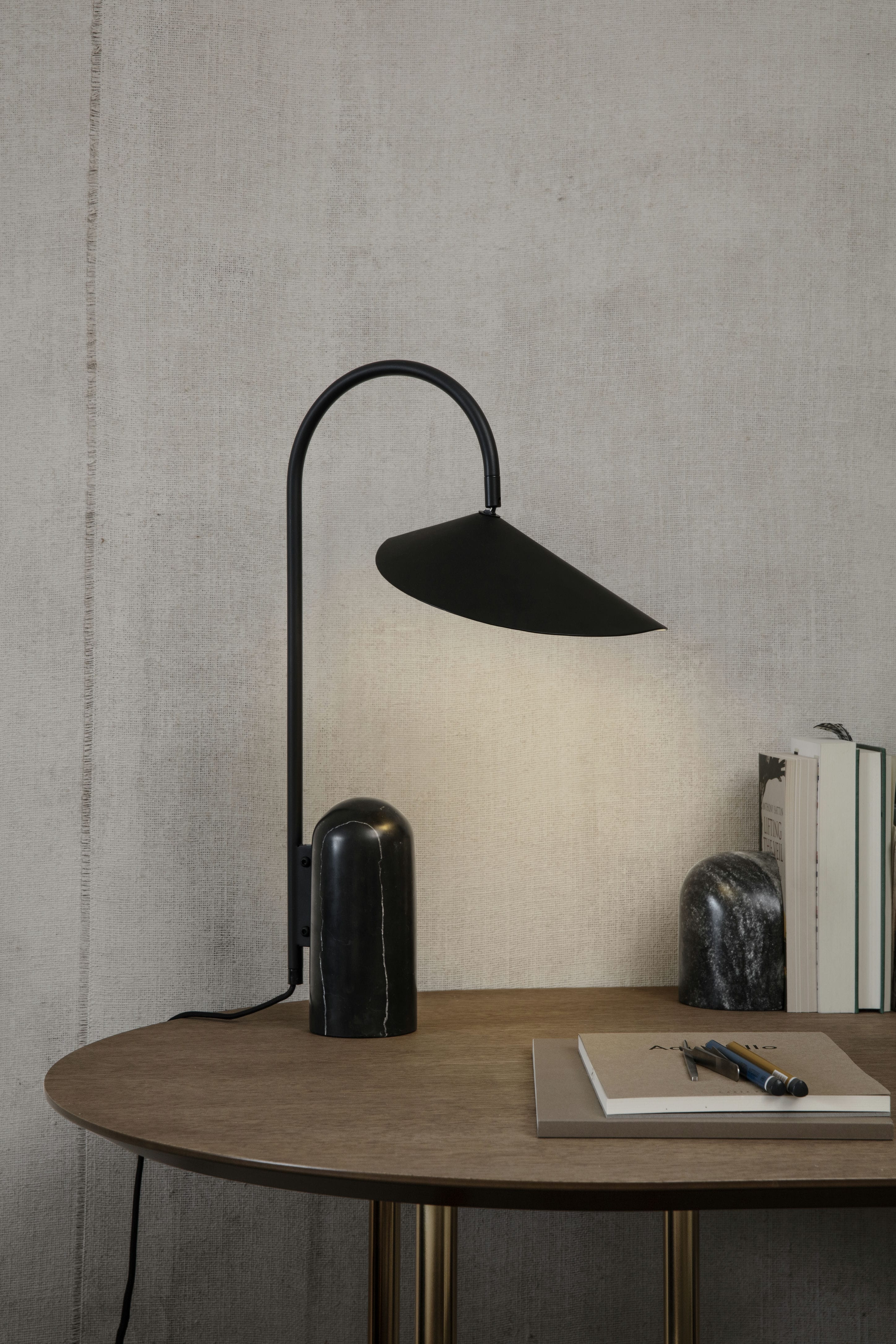 Arum table lamp black marble