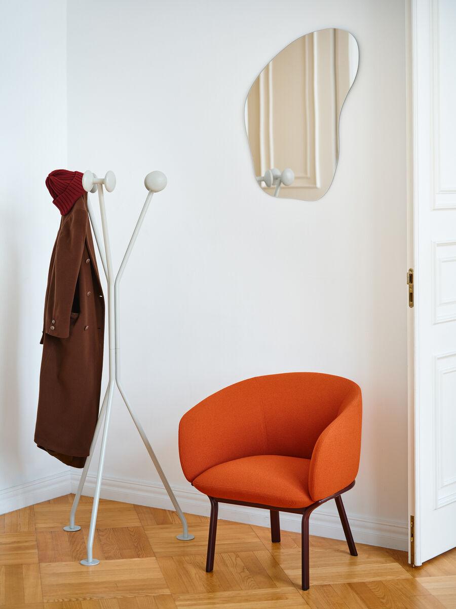Fotel tapicerowany GRACE z metalową podstawą MDD    Eye on Design