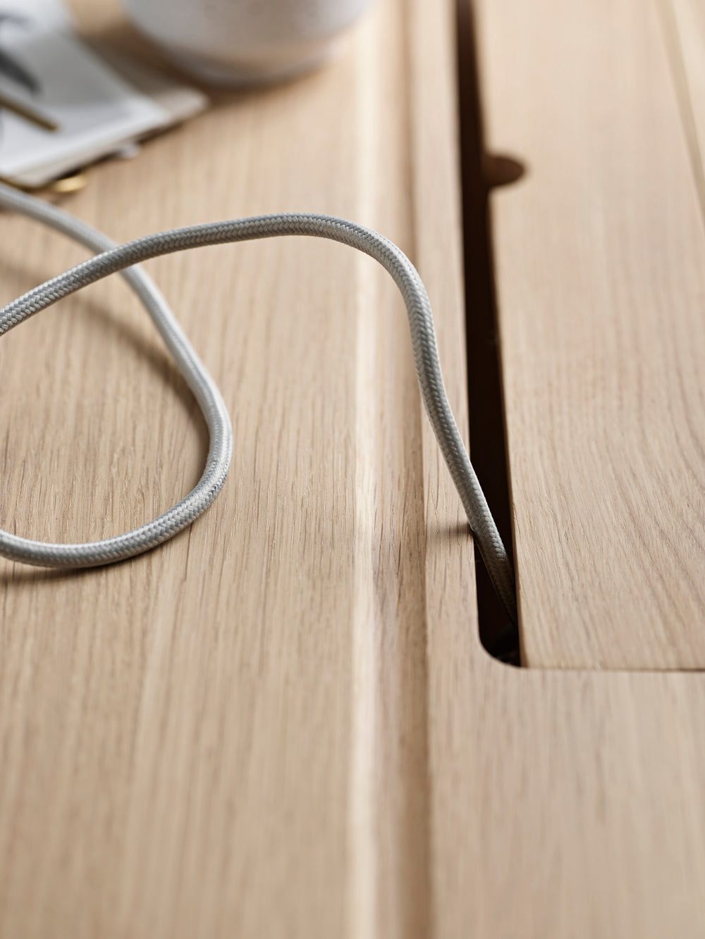 Graceful desk oak wood