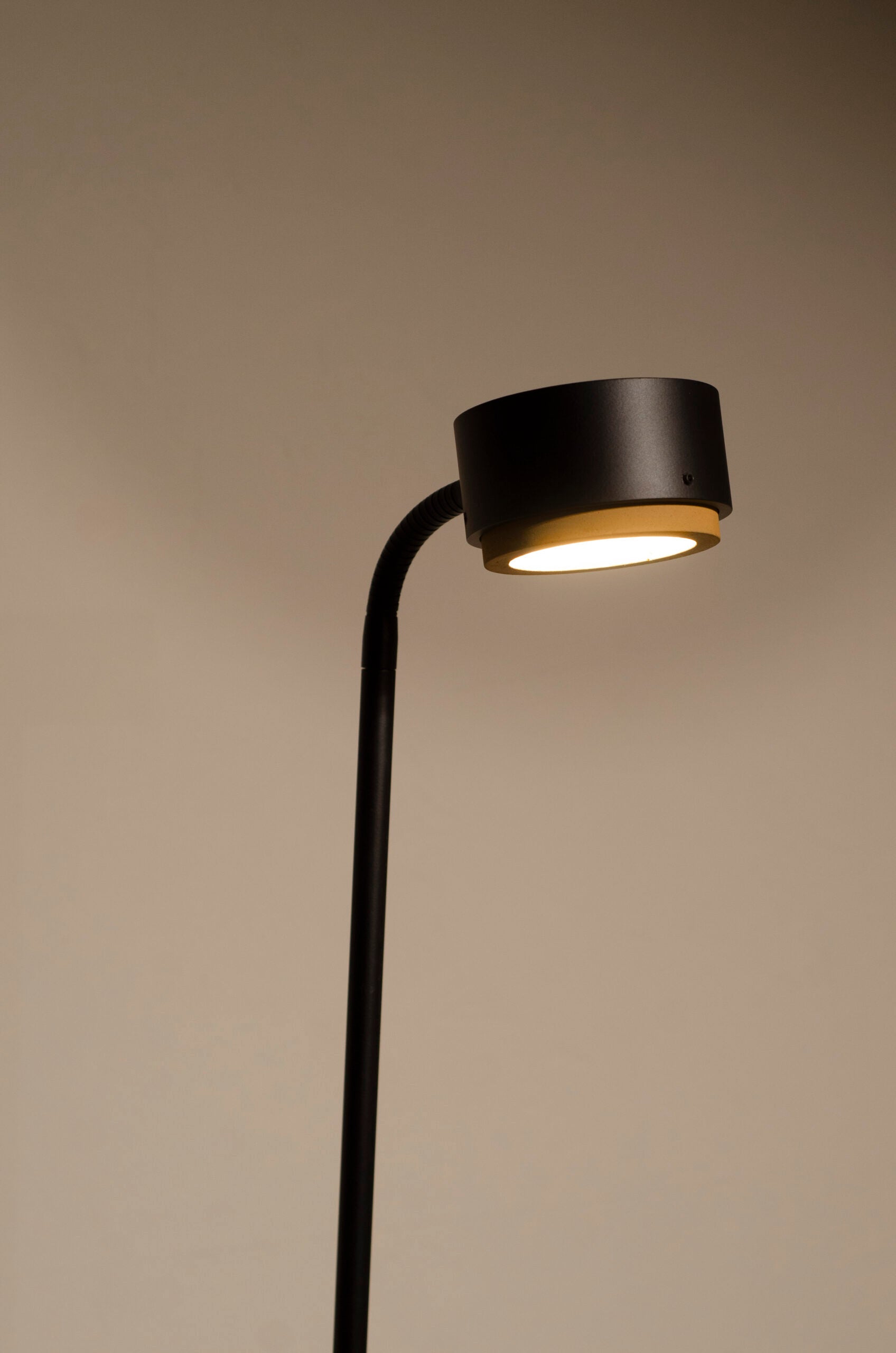 Stehlampe zum Lesen JUBI Aluminium mit Beton