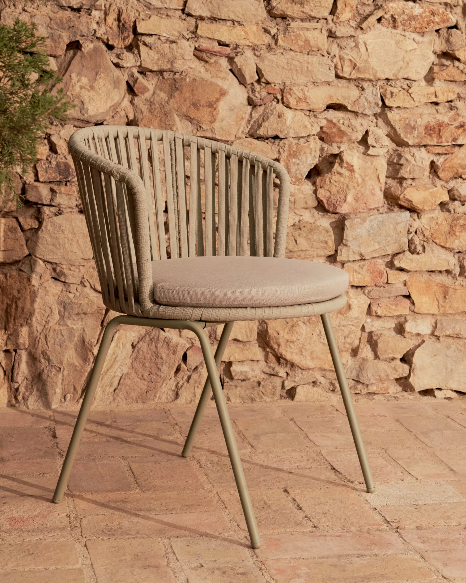 Krzesło ogrodowe SACONCA beżowy La Forma    Eye on Design