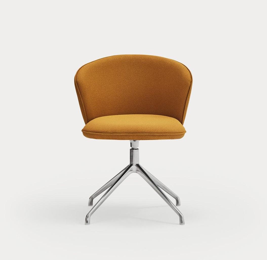Krzesło ADD musztardowy z chromowaną podstawą Teulat    Eye on Design