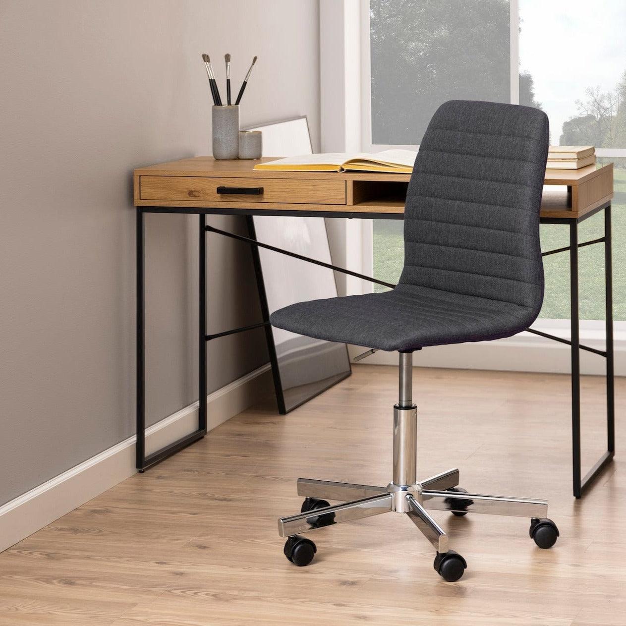Krzesło biurkowe ANNAR szary Home Essentials    Eye on Design