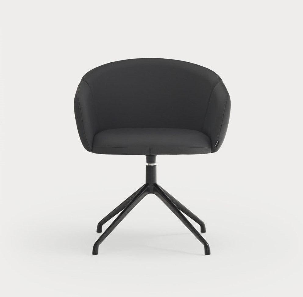 Krzesło obrotowe z podłokietnikami ADD ekoskóra czarna z czarną podstawą Teulat    Eye on Design