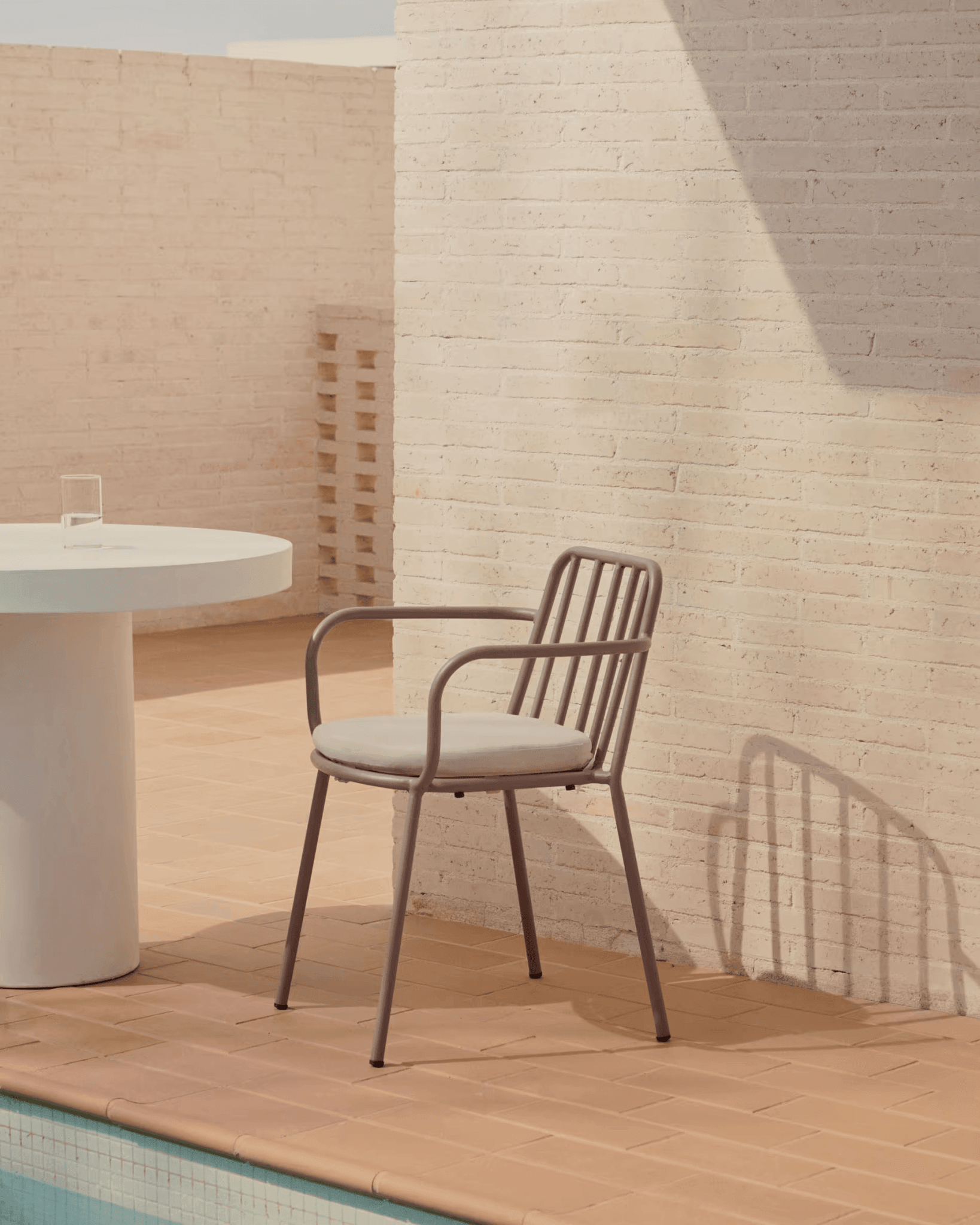 Krzesło ogrodowe BRAMANT taupe La Forma    Eye on Design