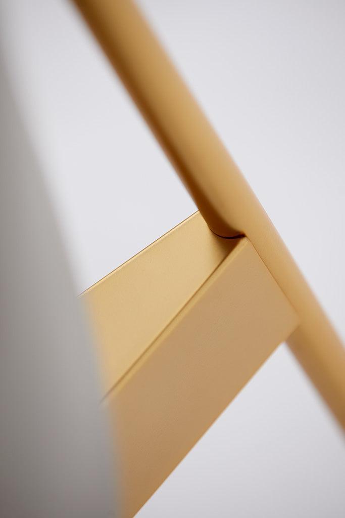 Krzesło SERIES 430 CHAIR BRASS - kolor do wyboru Verpan    Eye on Design