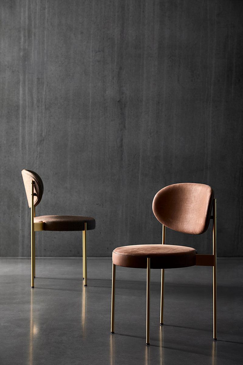 Krzesło SERIES 430 CHAIR BRASS - kolor do wyboru Verpan    Eye on Design