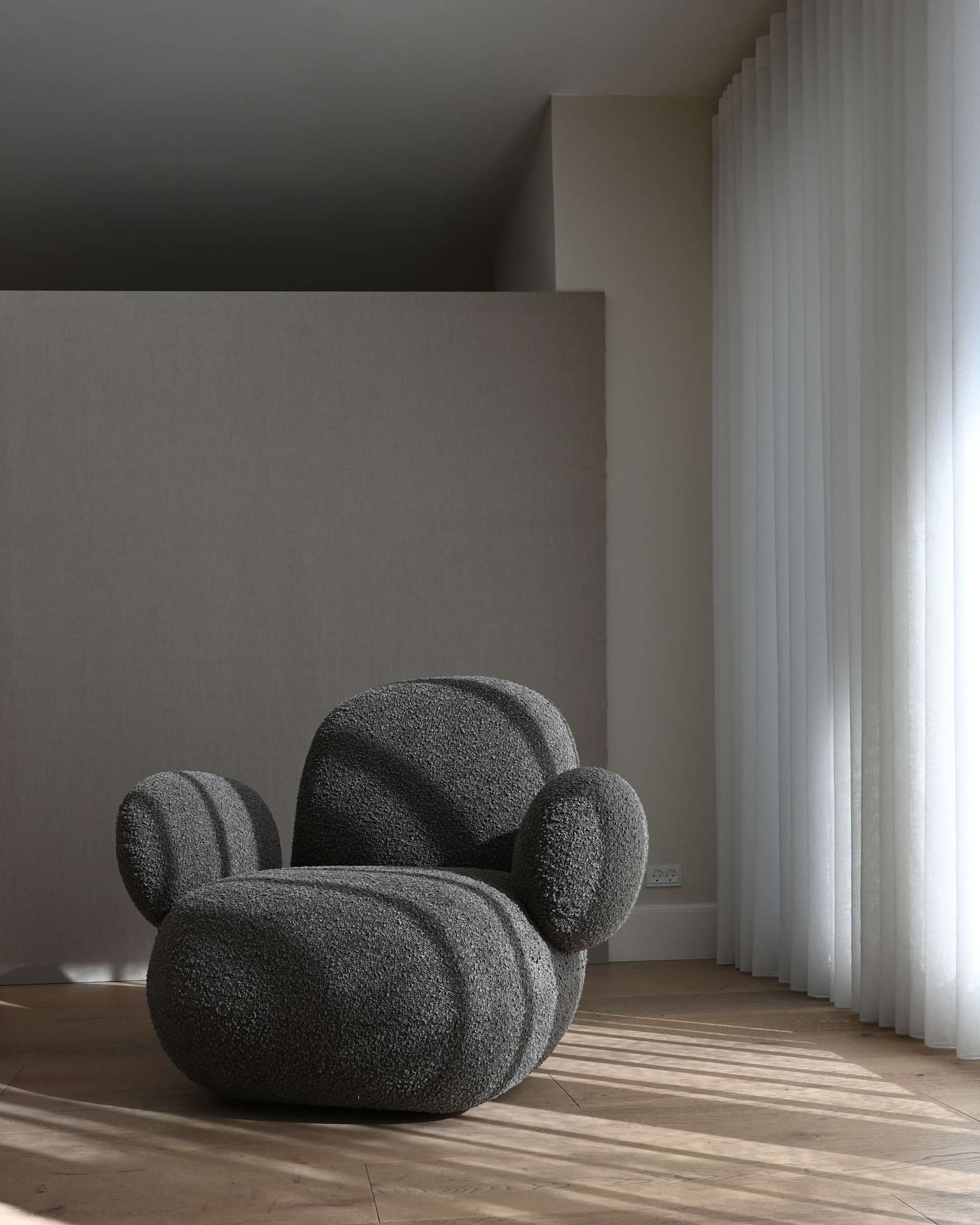 TOE FLAT Bouclé-Sessel graubraun [Klaudia]