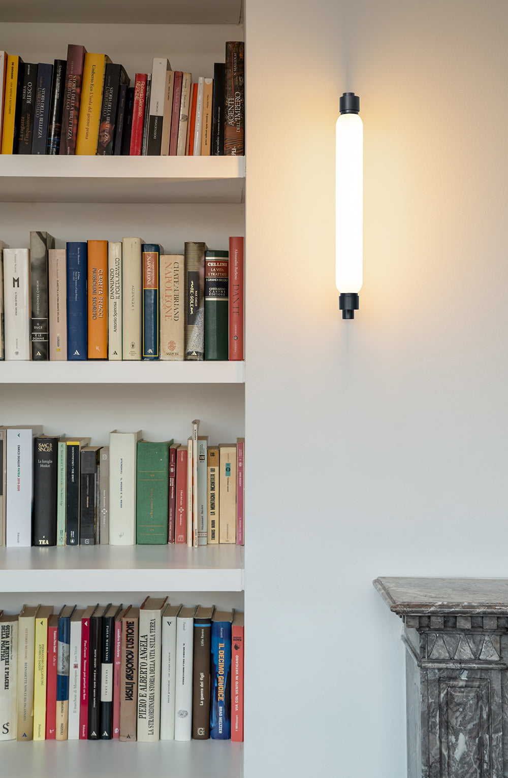 La Roche black wall lamp