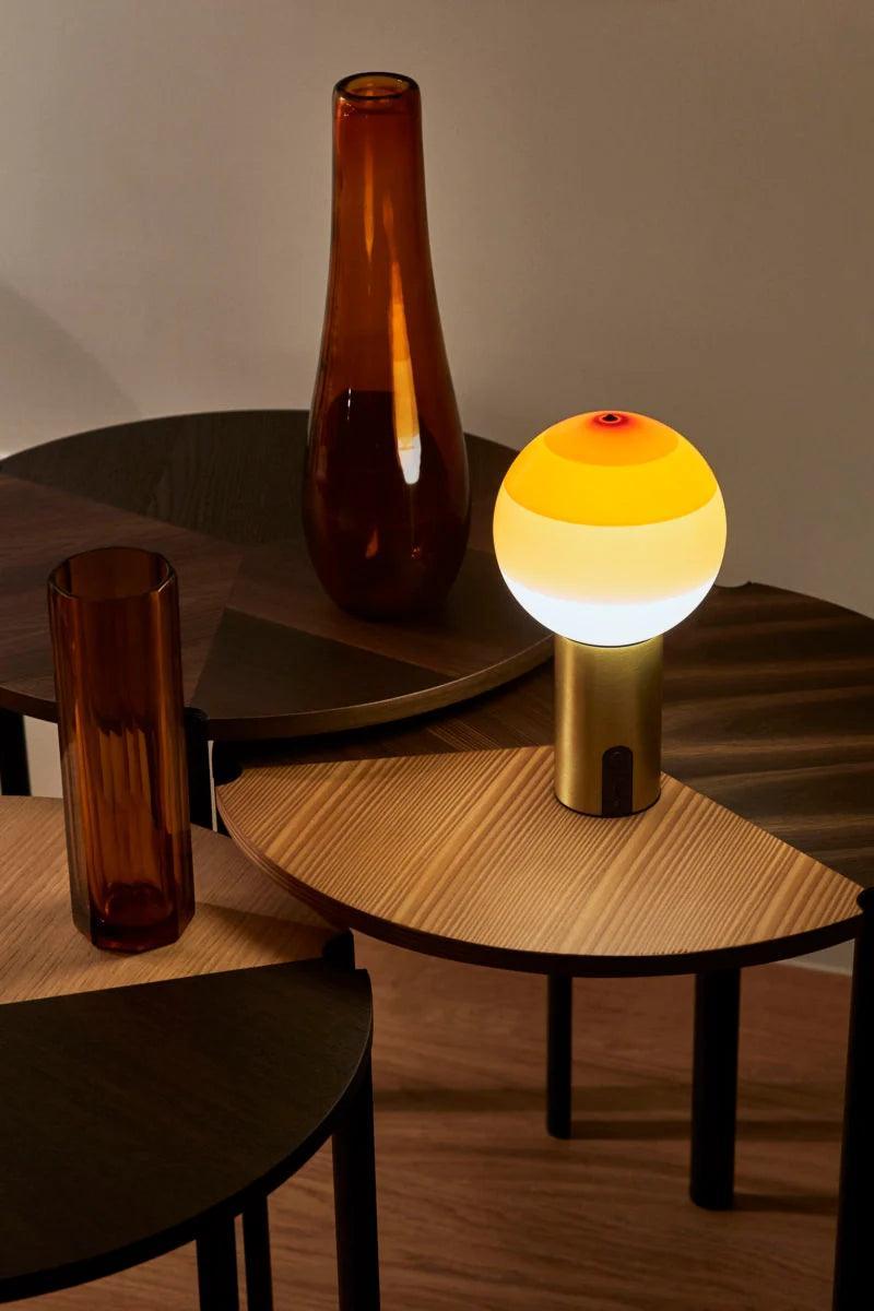 Lampa akumulatora DIPPING bursztynowy Marset    Eye on Design