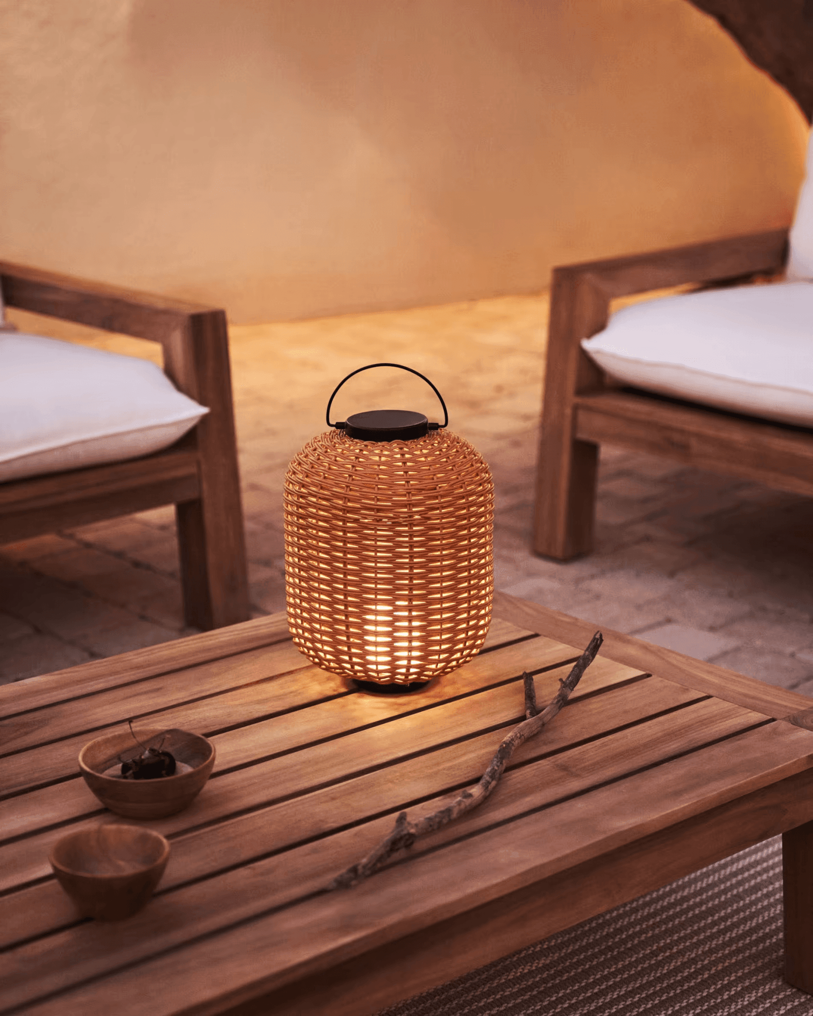 Lampa akumulatorowa SARANELLA brązowy rattan La Forma    Eye on Design