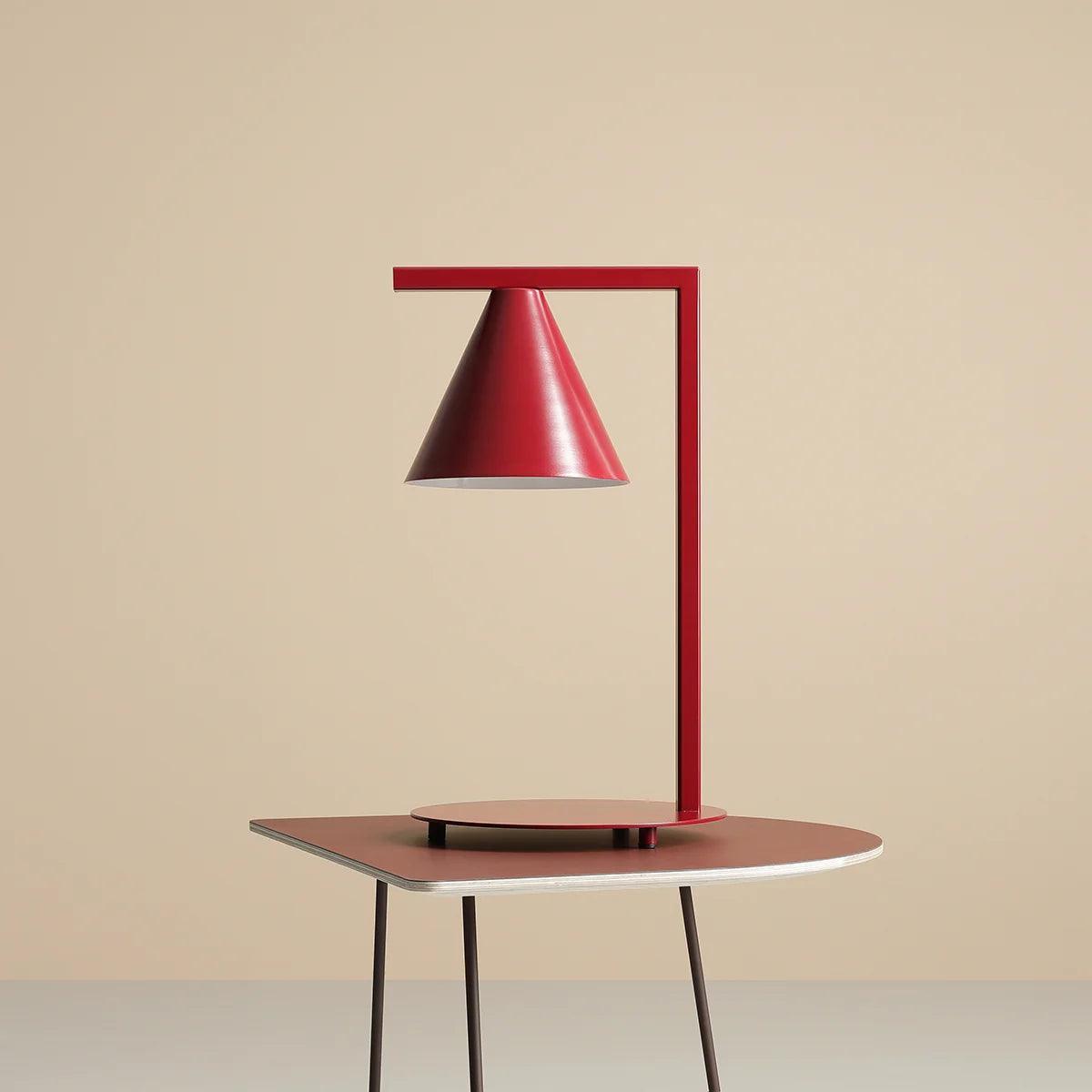 Lampa biurkowa FORM czerwony Artera    Eye on Design