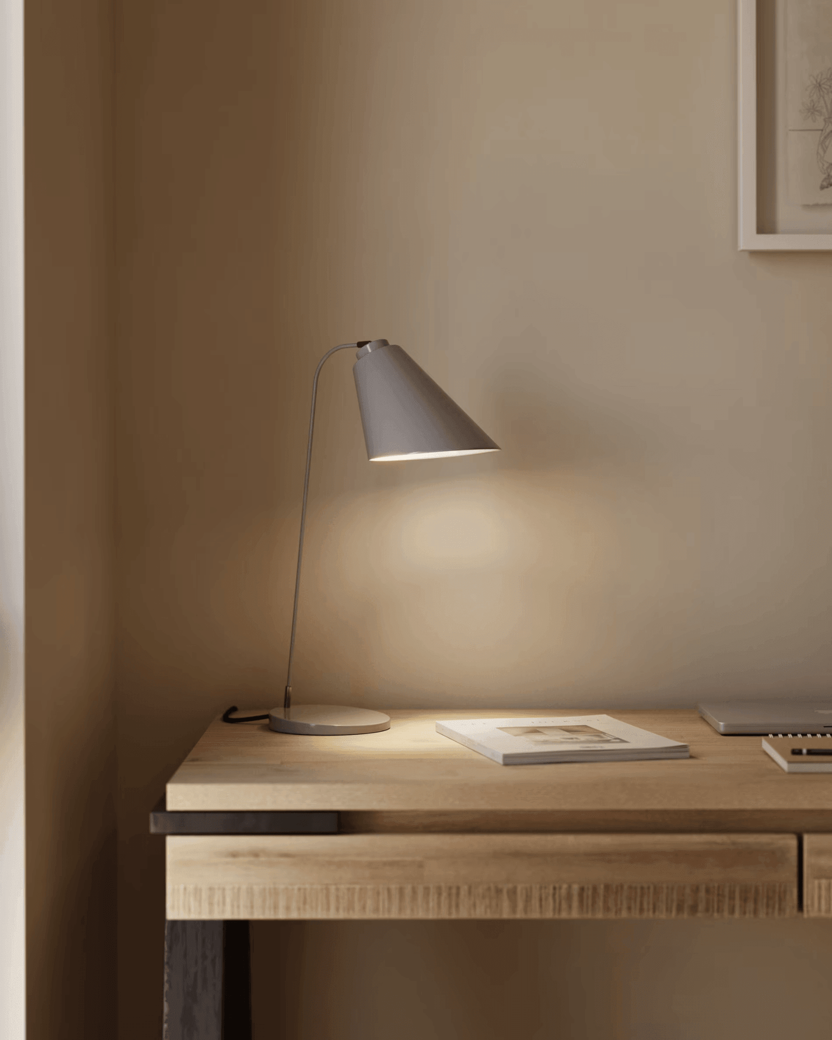 Lampa biurkowa TIPIT szary La Forma    Eye on Design