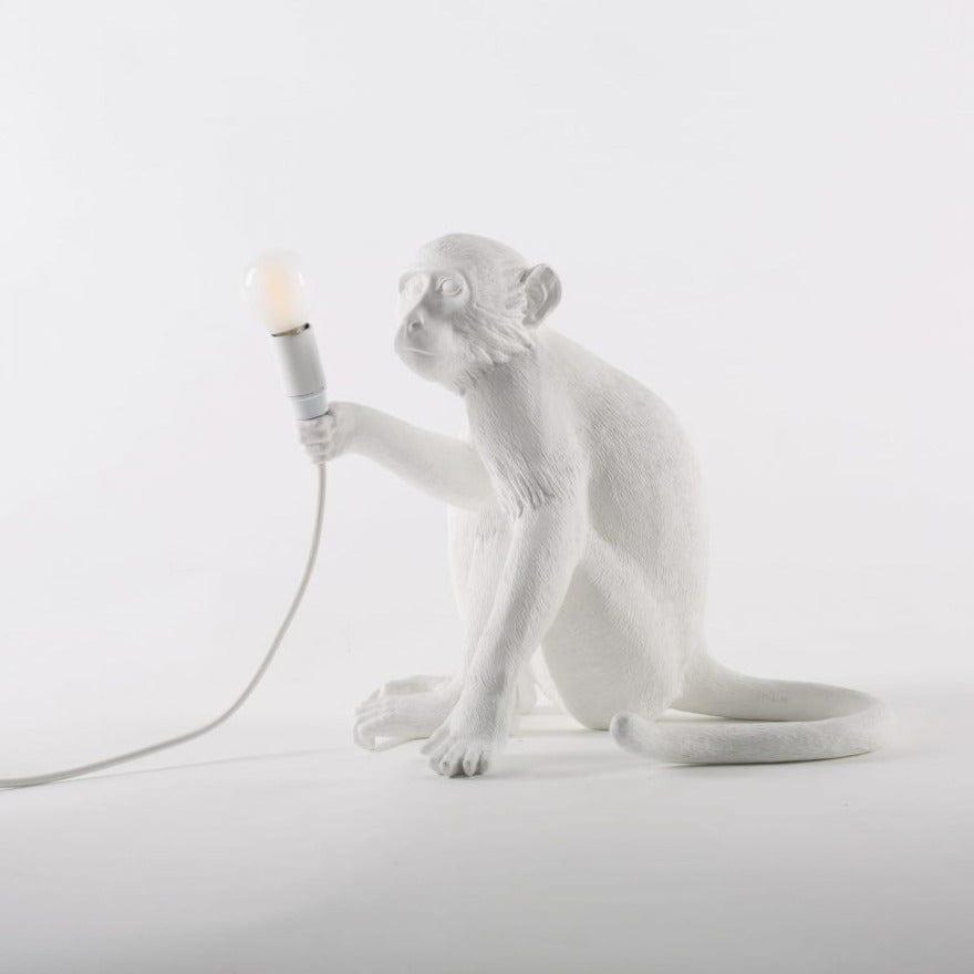 Lampa MONKEY SITTING biały Seletti    Eye on Design