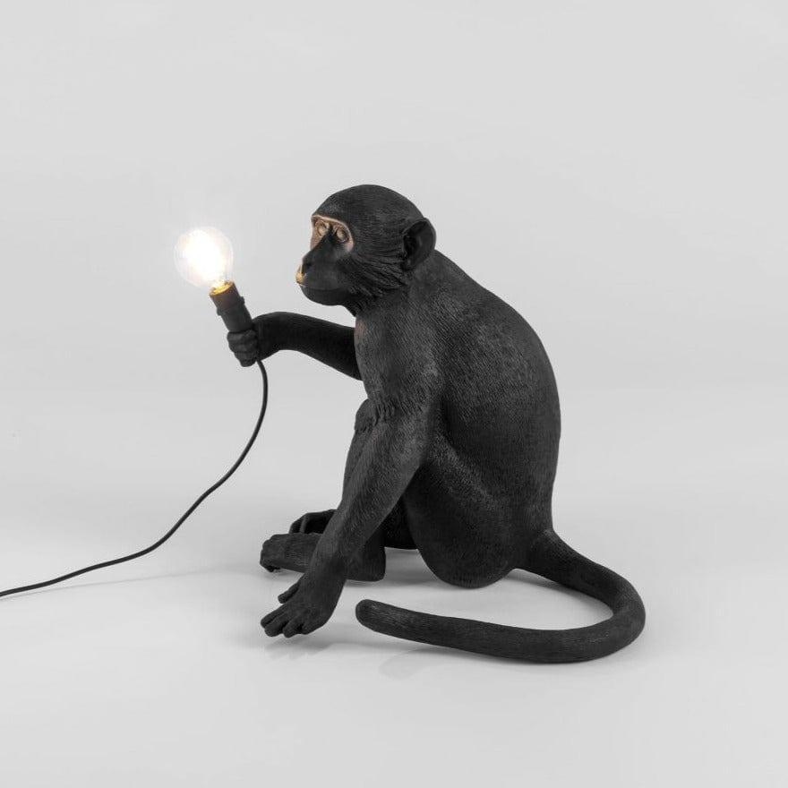 Lampa MONKEY SITTING czarny Seletti    Eye on Design