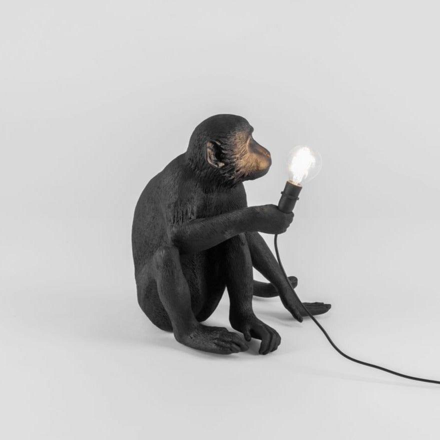 Lampa MONKEY SITTING czarny Seletti    Eye on Design