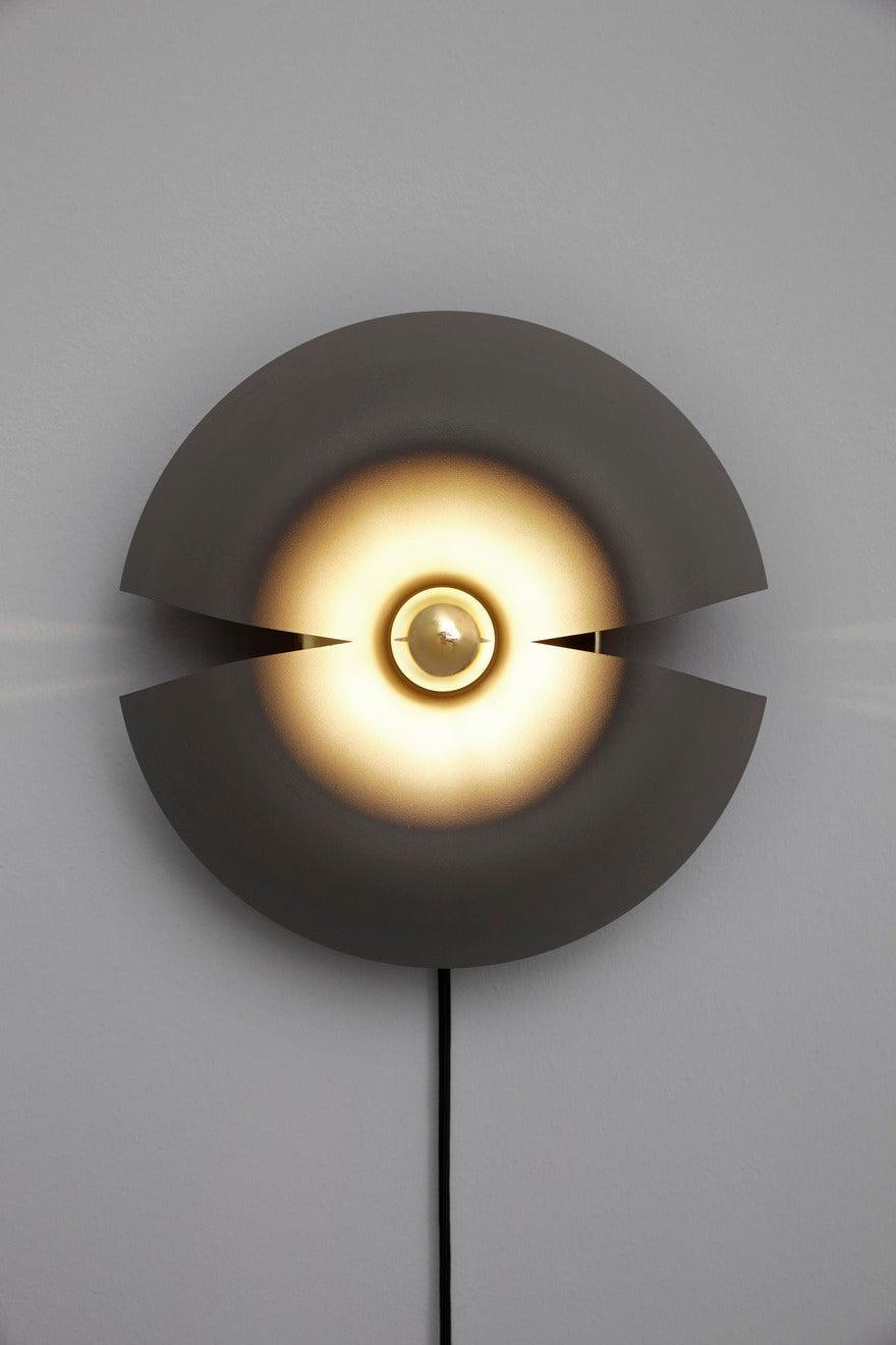 Lampa ścienna CYCNUS czarny AYTM    Eye on Design