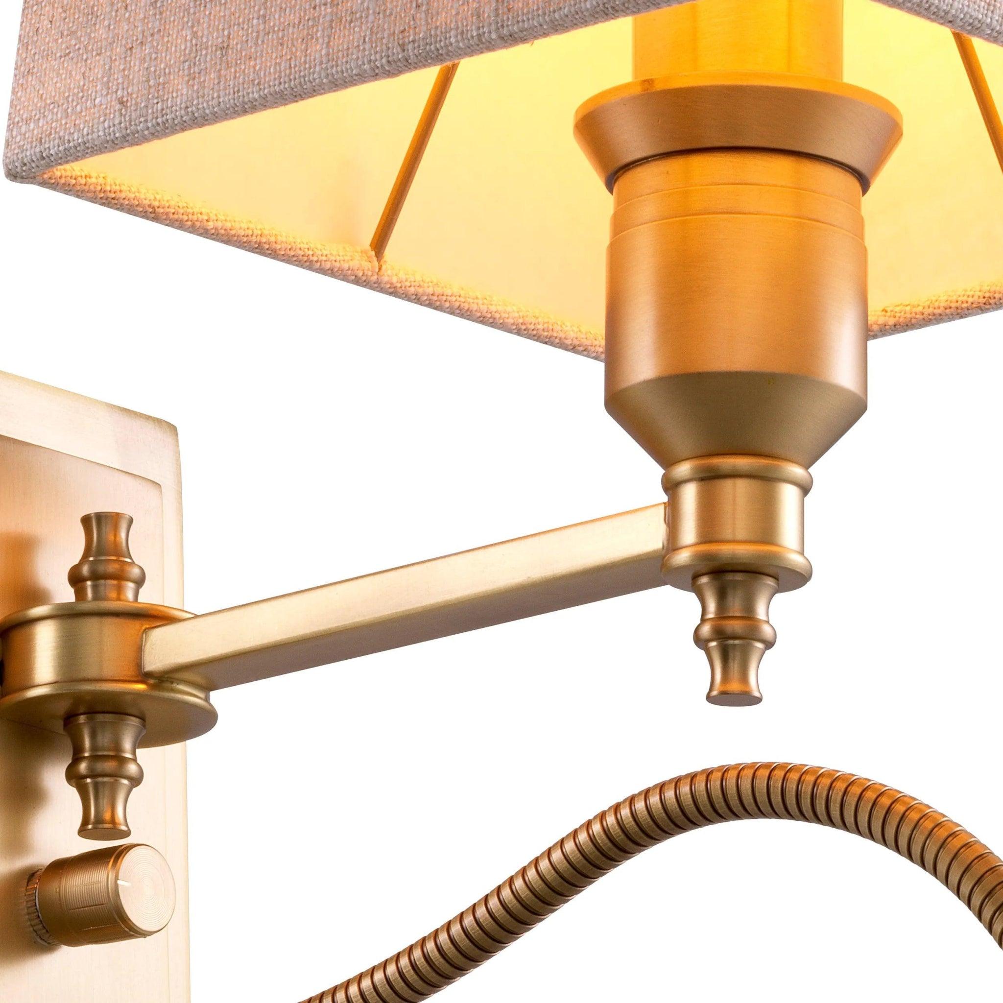 Lampa ścienna ELLINGTON mosiężny z beżowym kloszem Eichholtz    Eye on Design