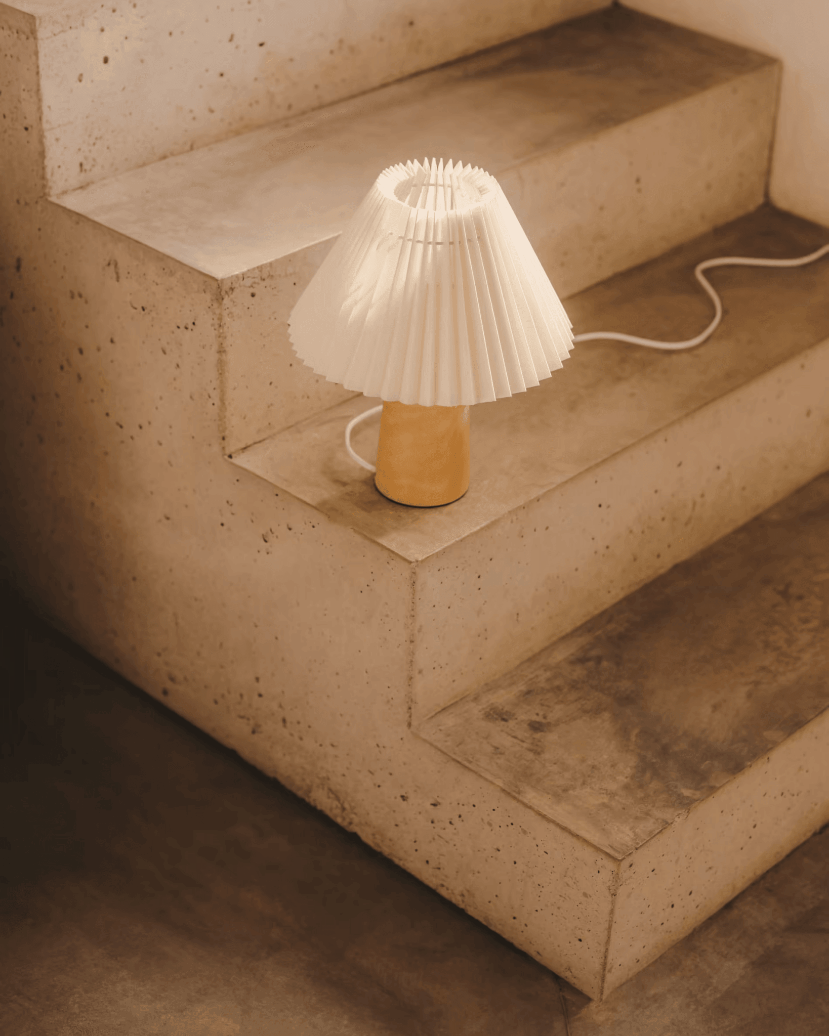 Lampa stołowa BENICARLO beżowy La Forma    Eye on Design
