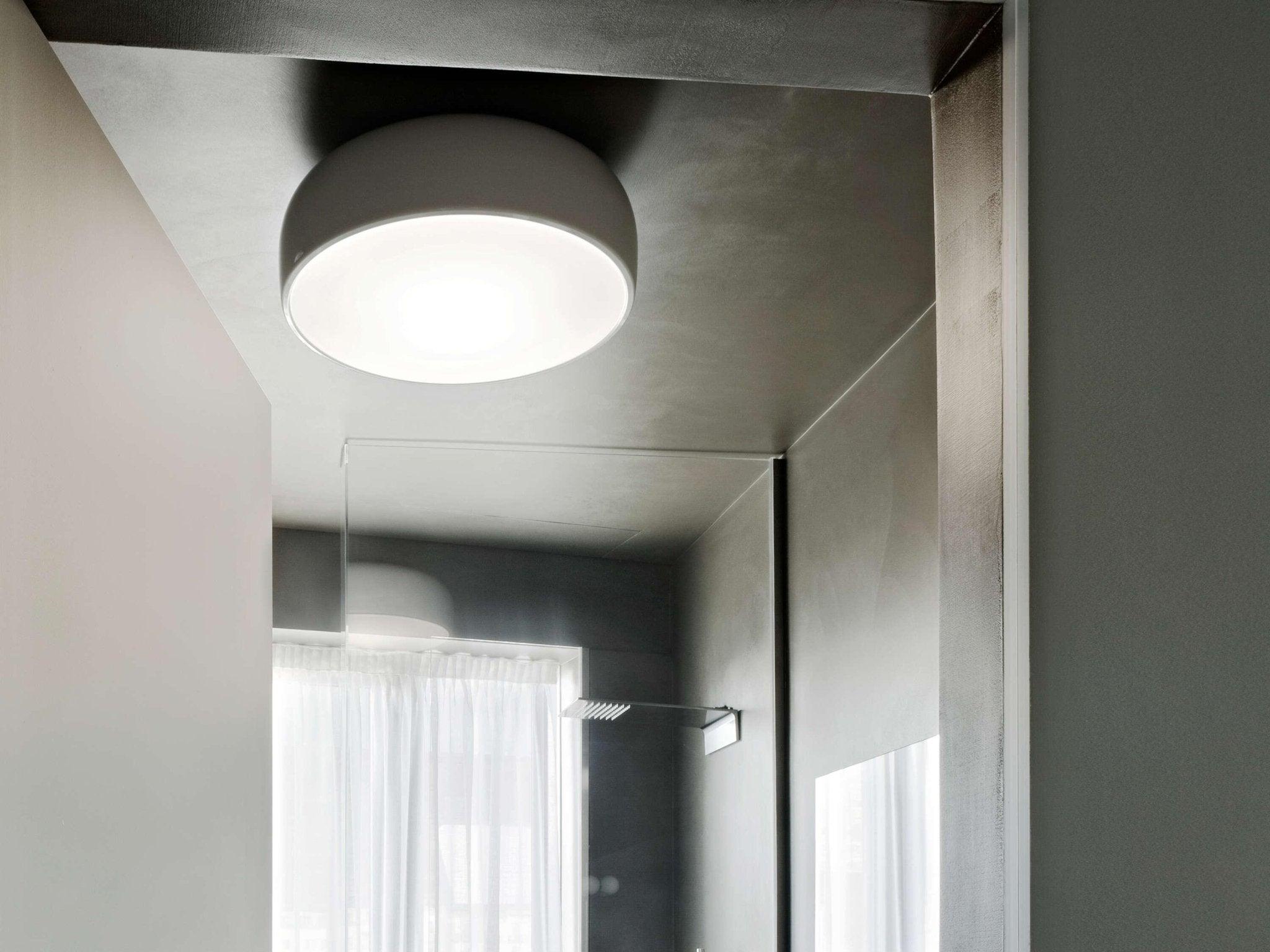 Lampa sufitowa SMITHFIELD ciemnobeżowy Flos    Eye on Design