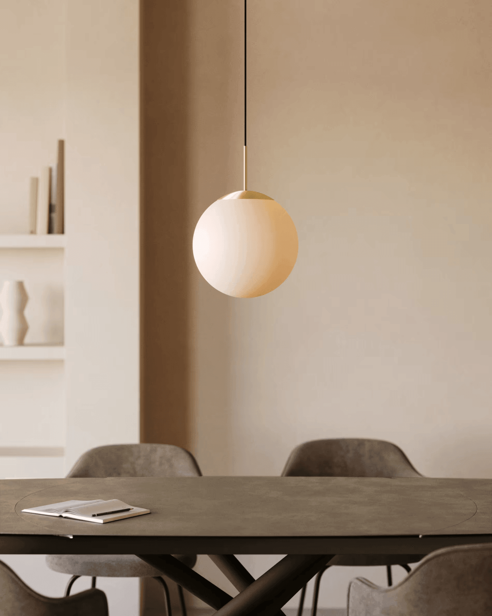 Lampa wisząca MAHALA mosiężny La Forma    Eye on Design