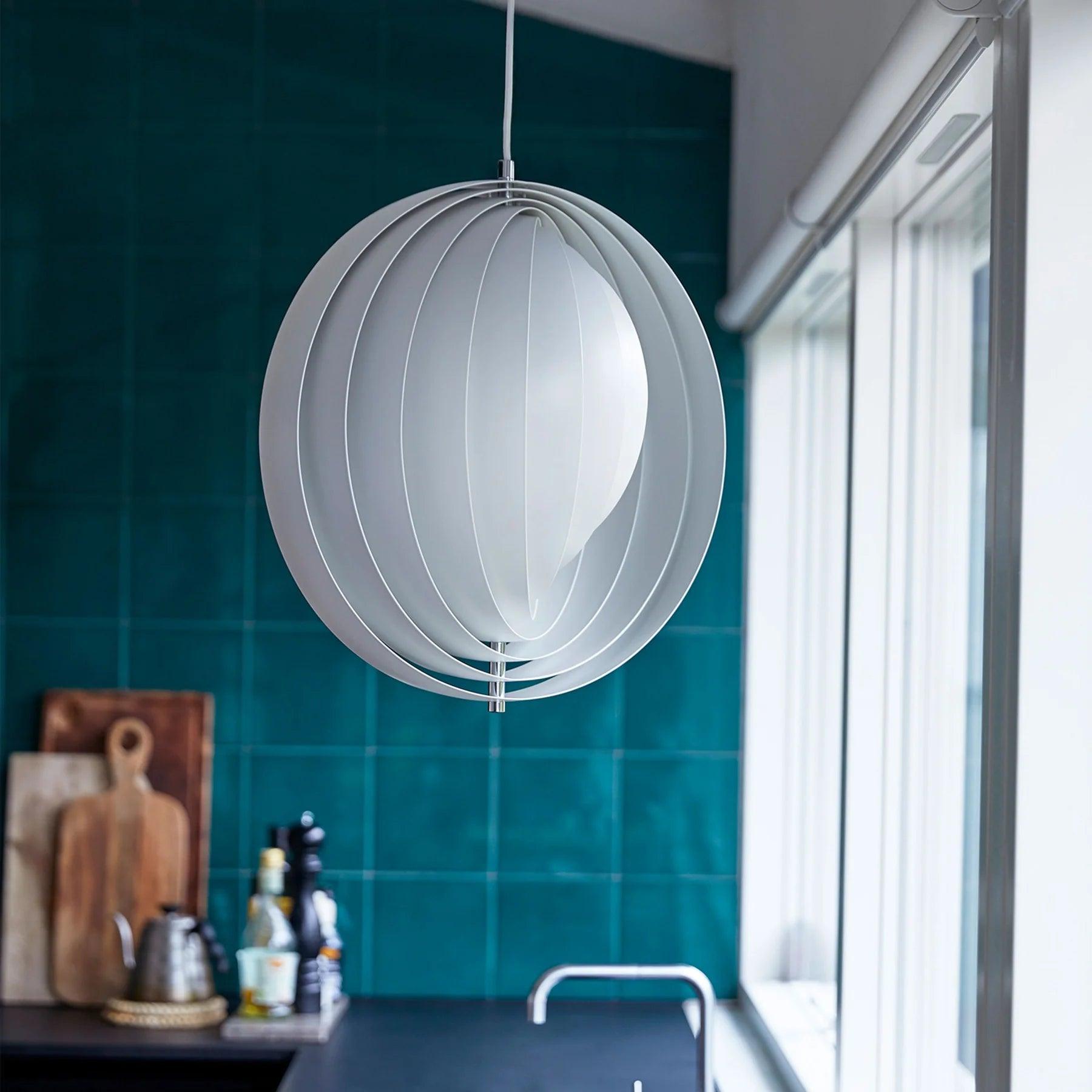 Lampa wisząca MOON biały Verpan    Eye on Design