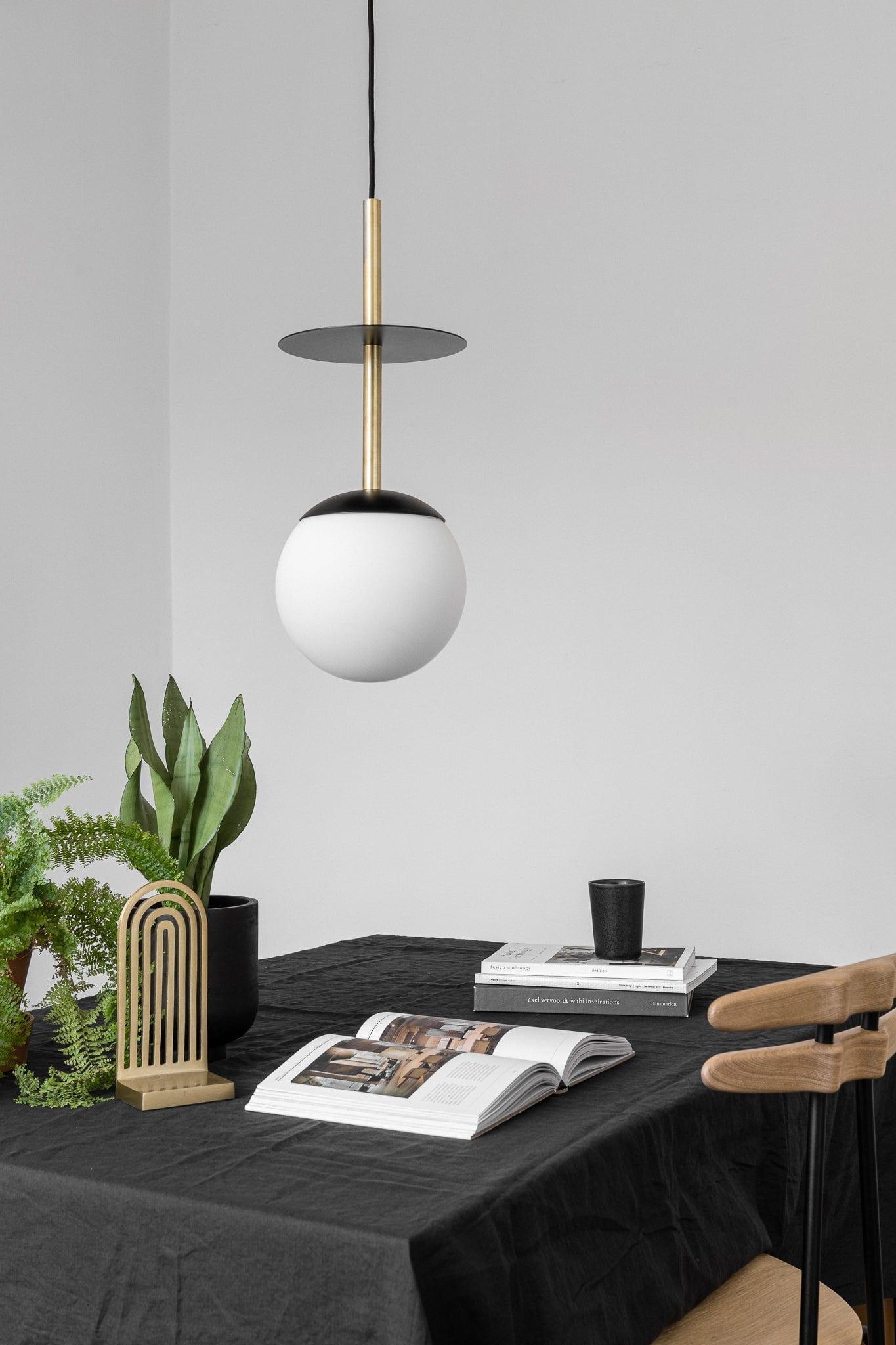 Lampa wisząca PLAAT czarno-złoty Ummo    Eye on Design