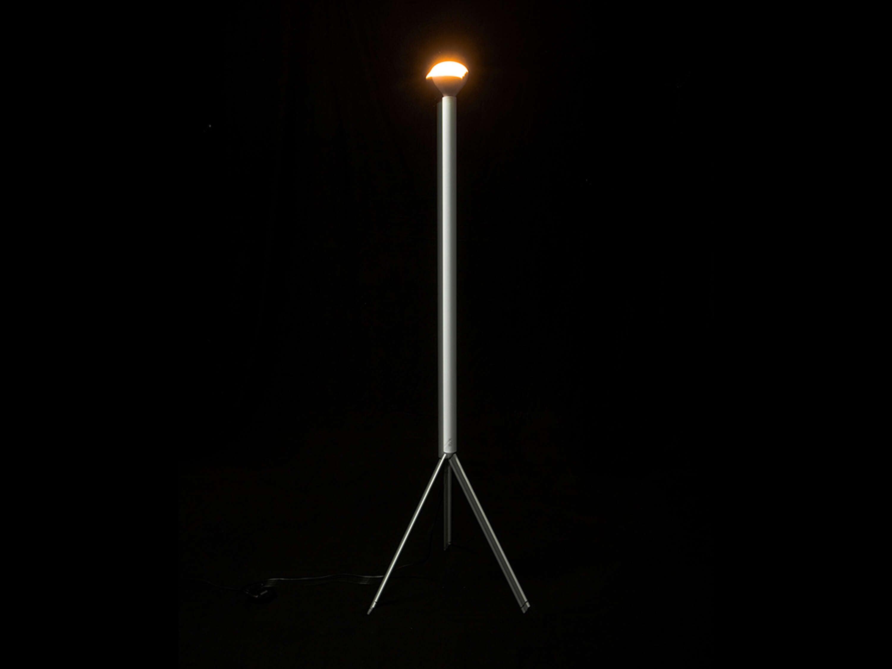 Lampa podłogowa LUMINATOR biały Flos    Eye on Design