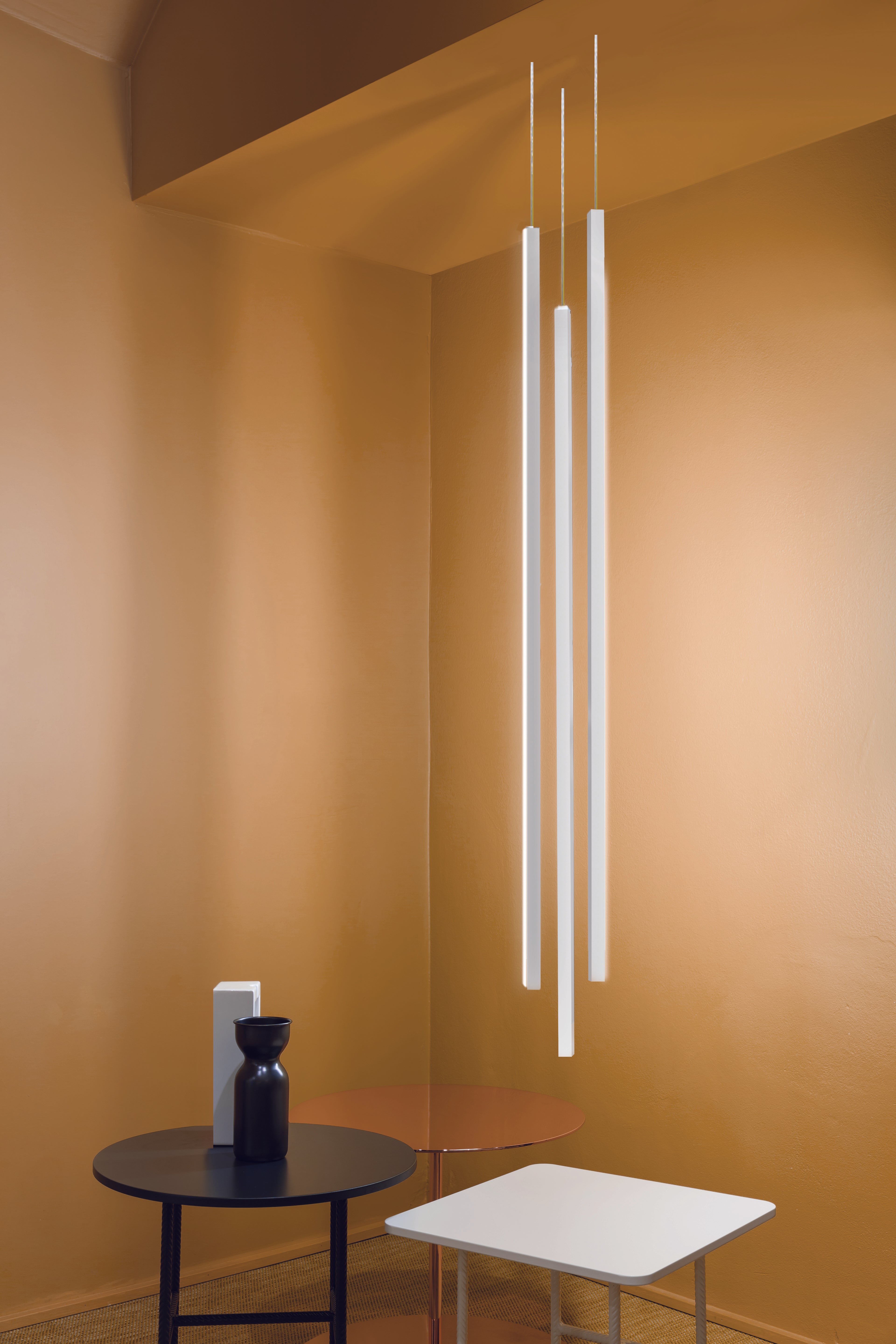 Linescapes vertical white hanging lamp