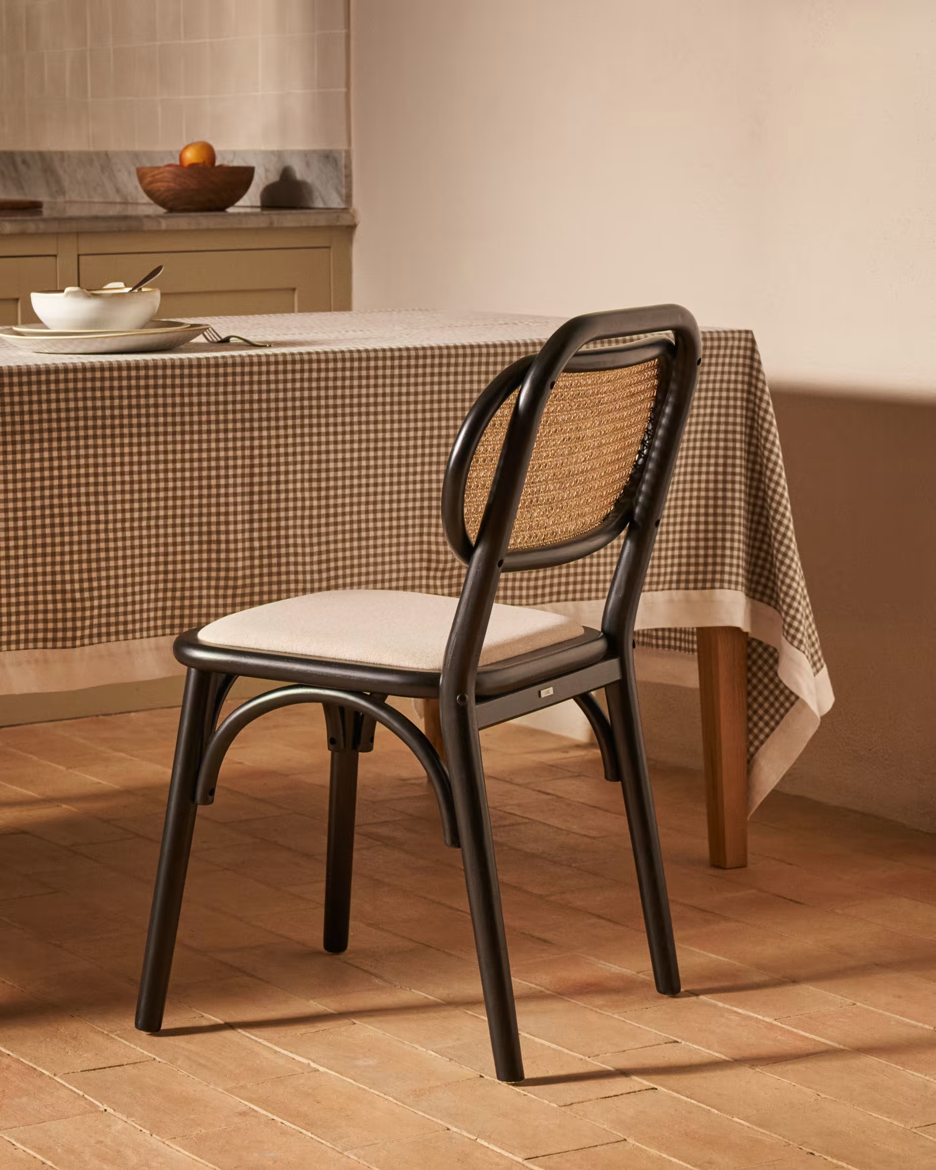 Krzesło DORIANE czarne drewno dębowe La Forma    Eye on Design