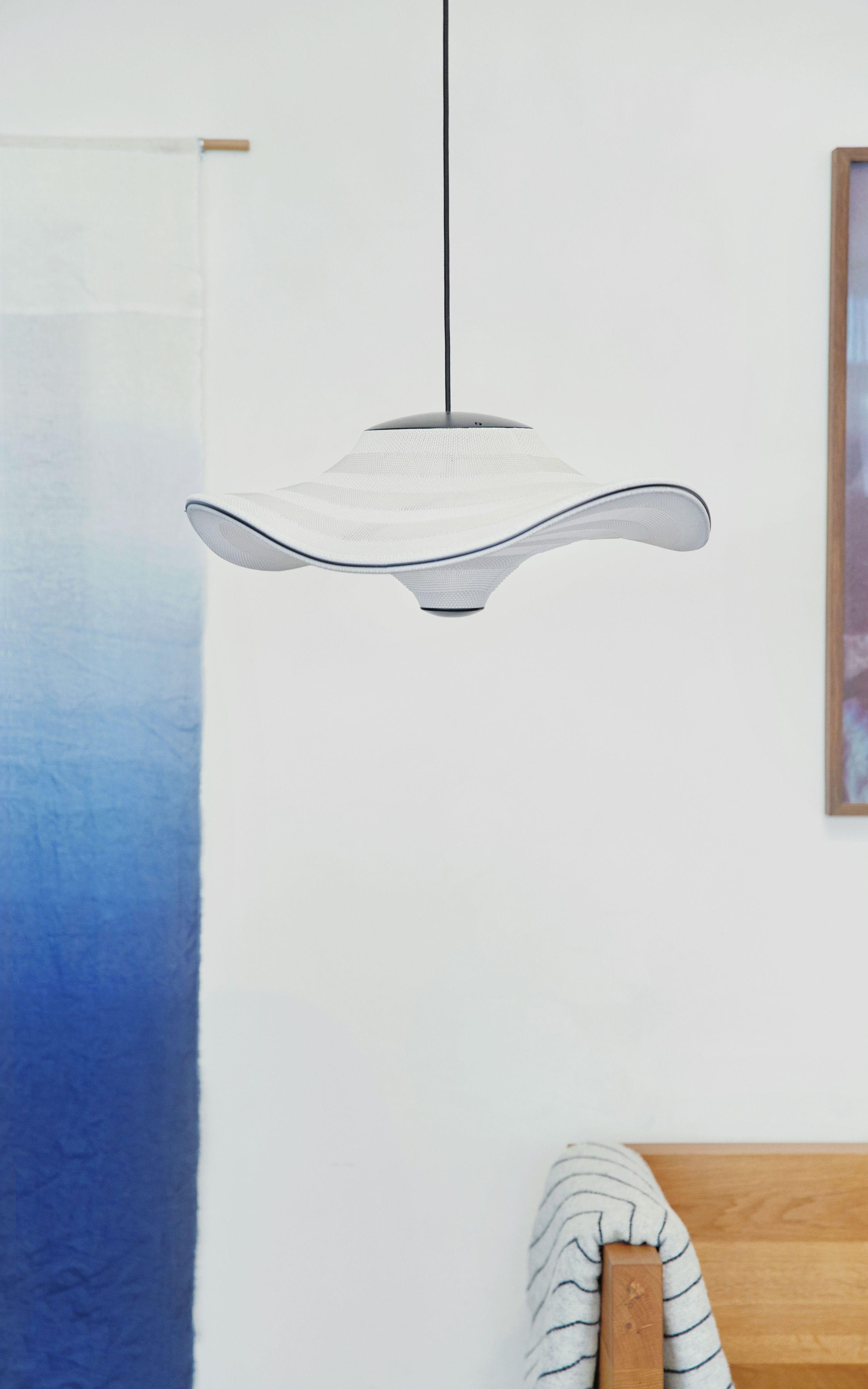 Flying hanging lamp broken white